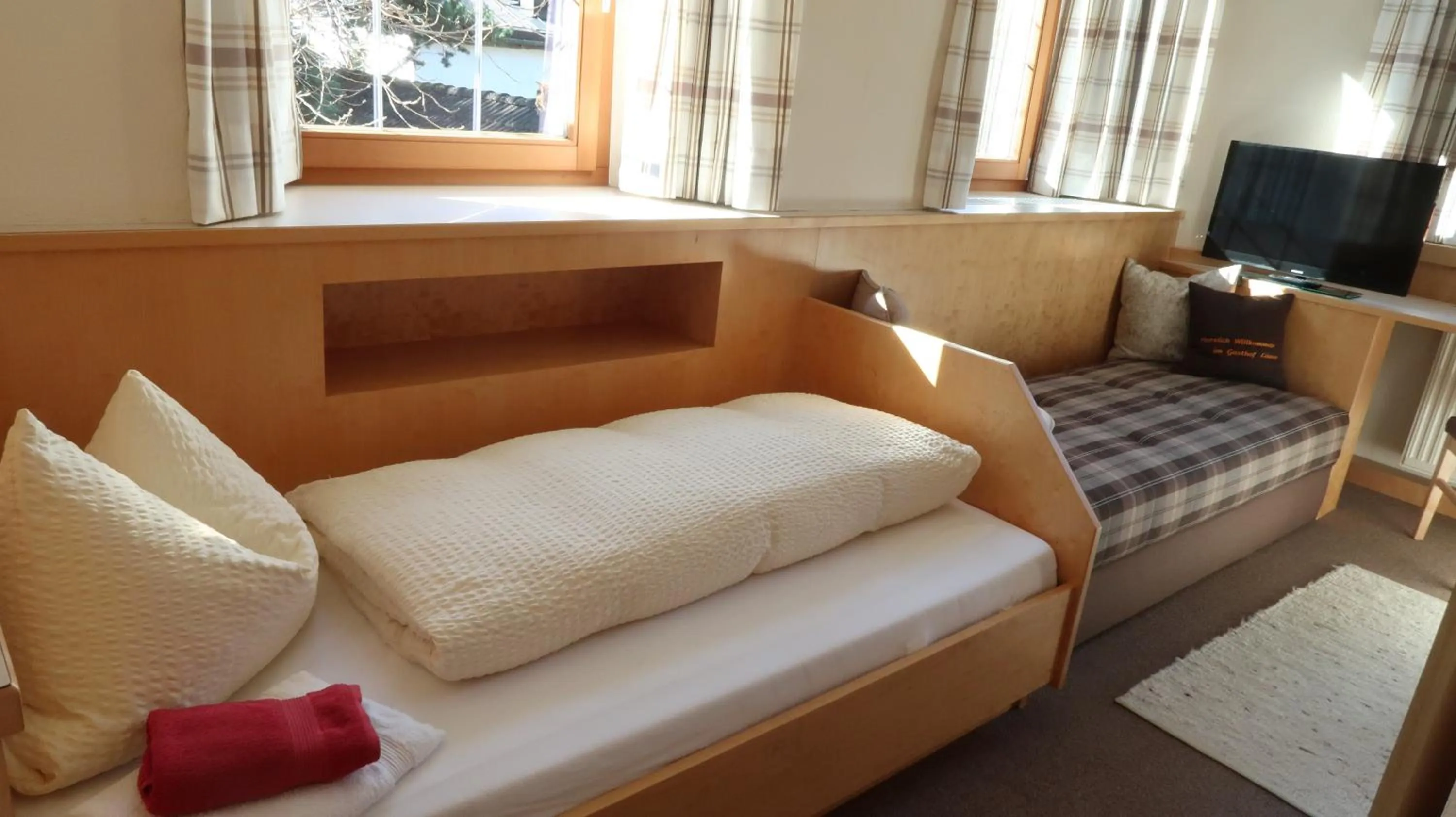 Bed in Hotel Garni Löwen