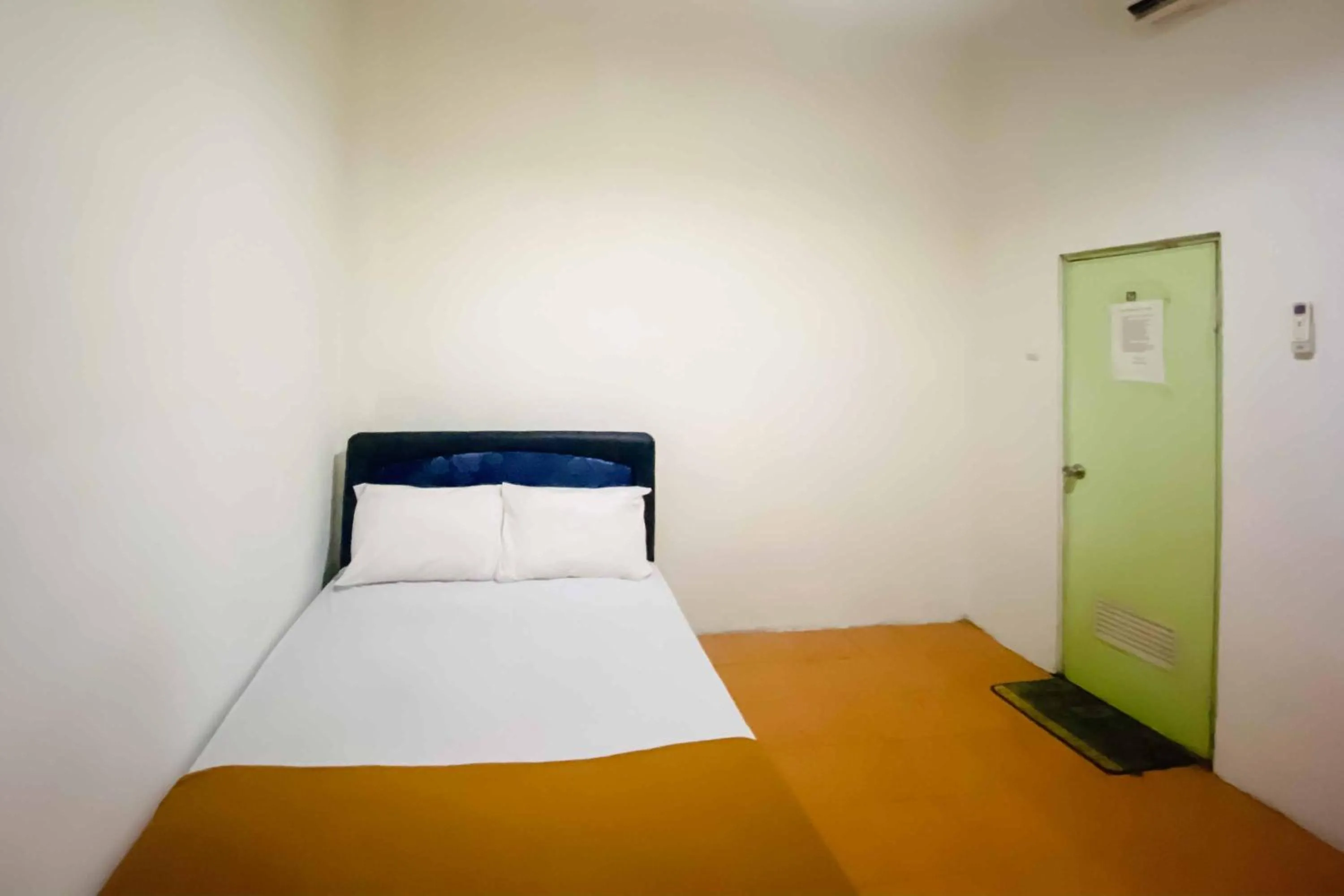 Bedroom, Bed in Kanca Homestay Syariah RedPartner near GOR Untung Suropati