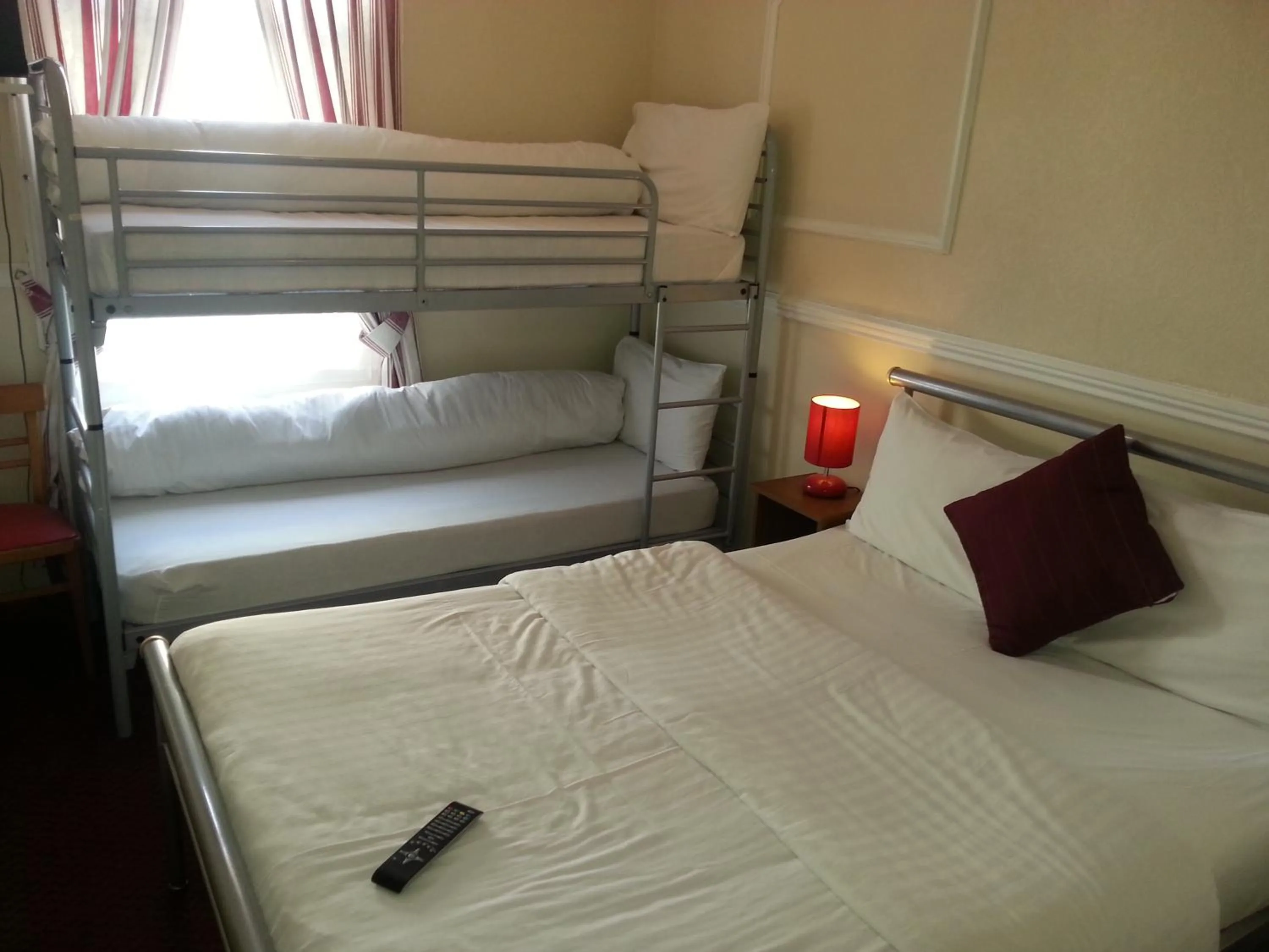 Bed in Lynwood Hotel