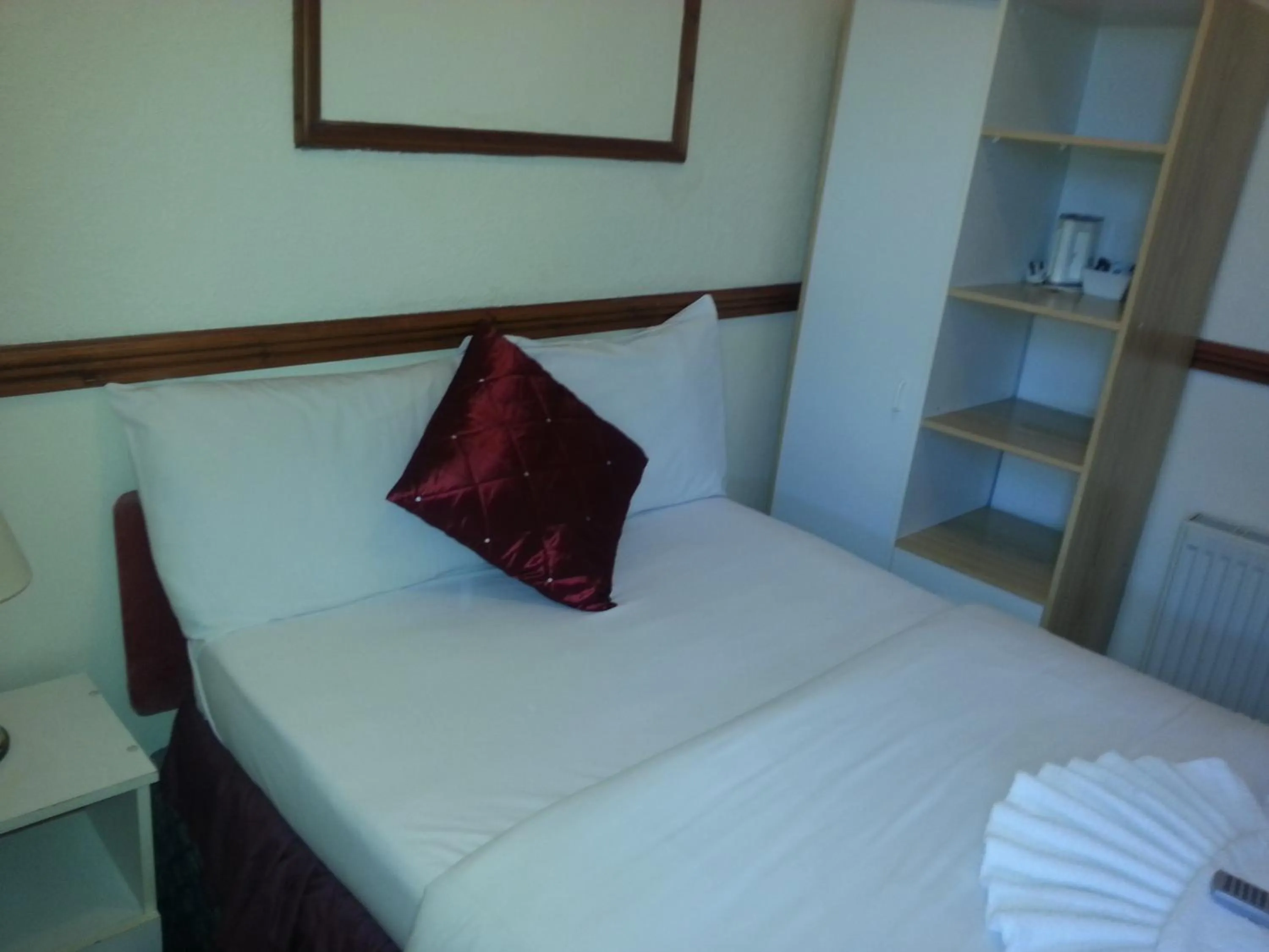 Bed in Lynwood Hotel