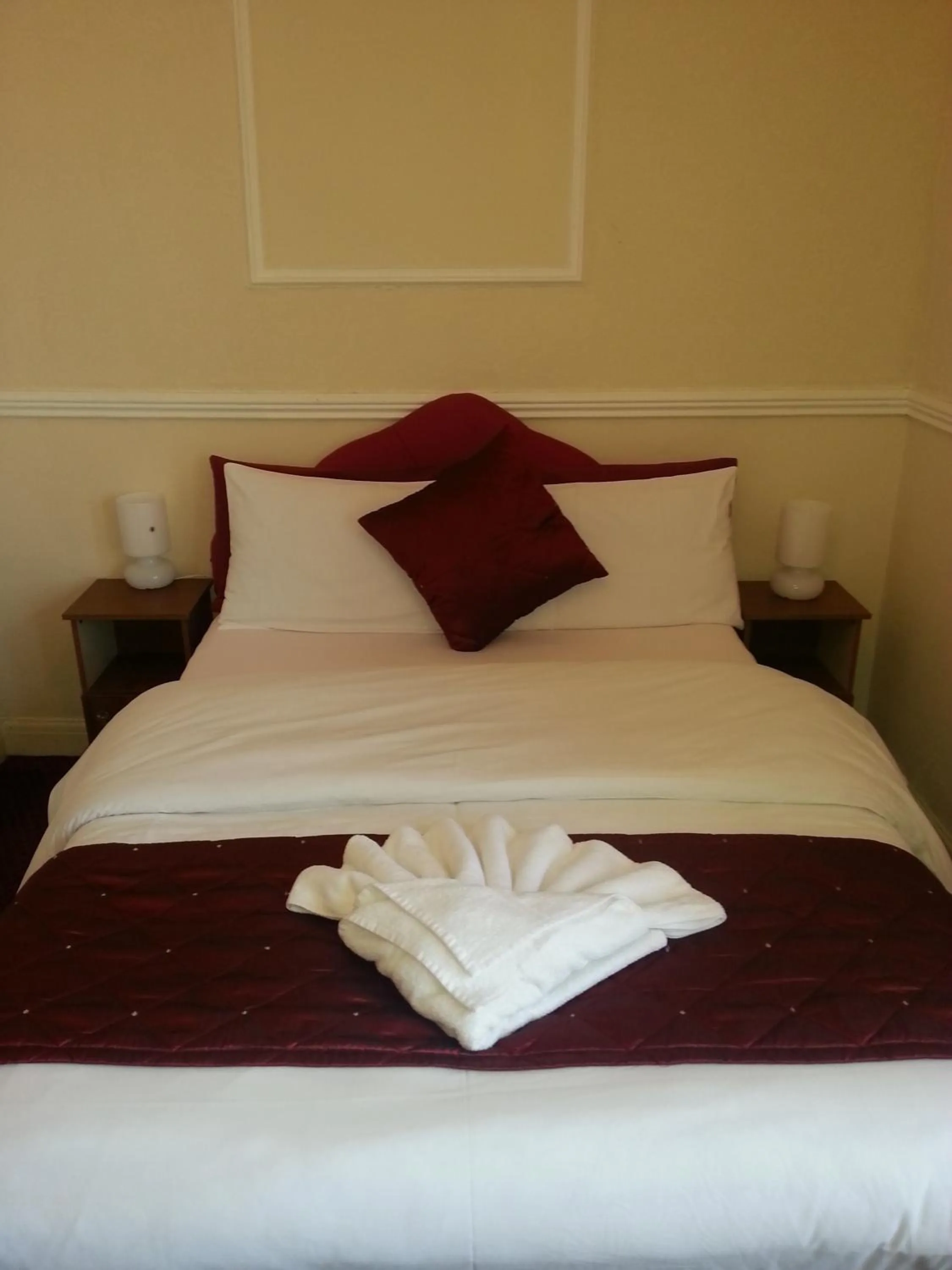 Bed in Lynwood Hotel