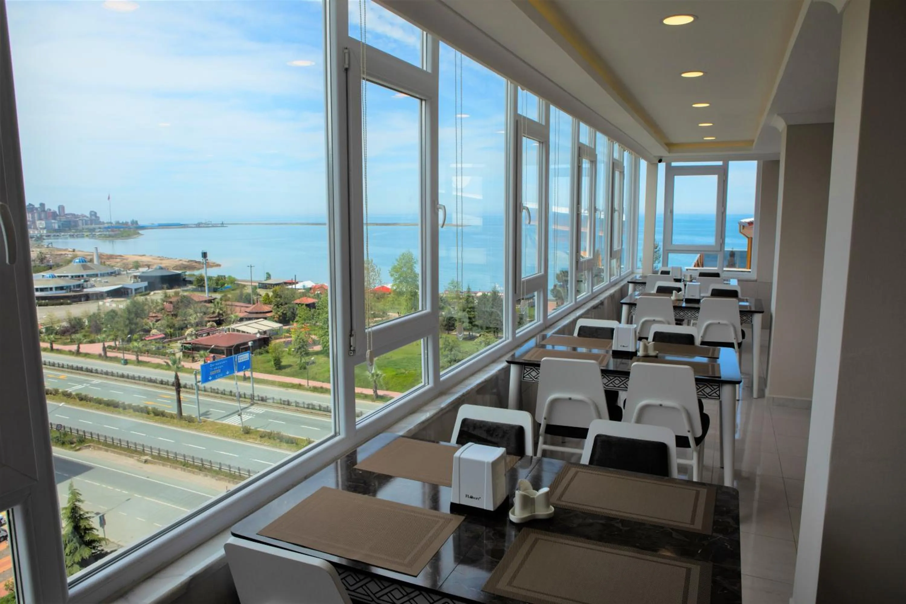 Restaurant/places to eat in Şimal Hotel