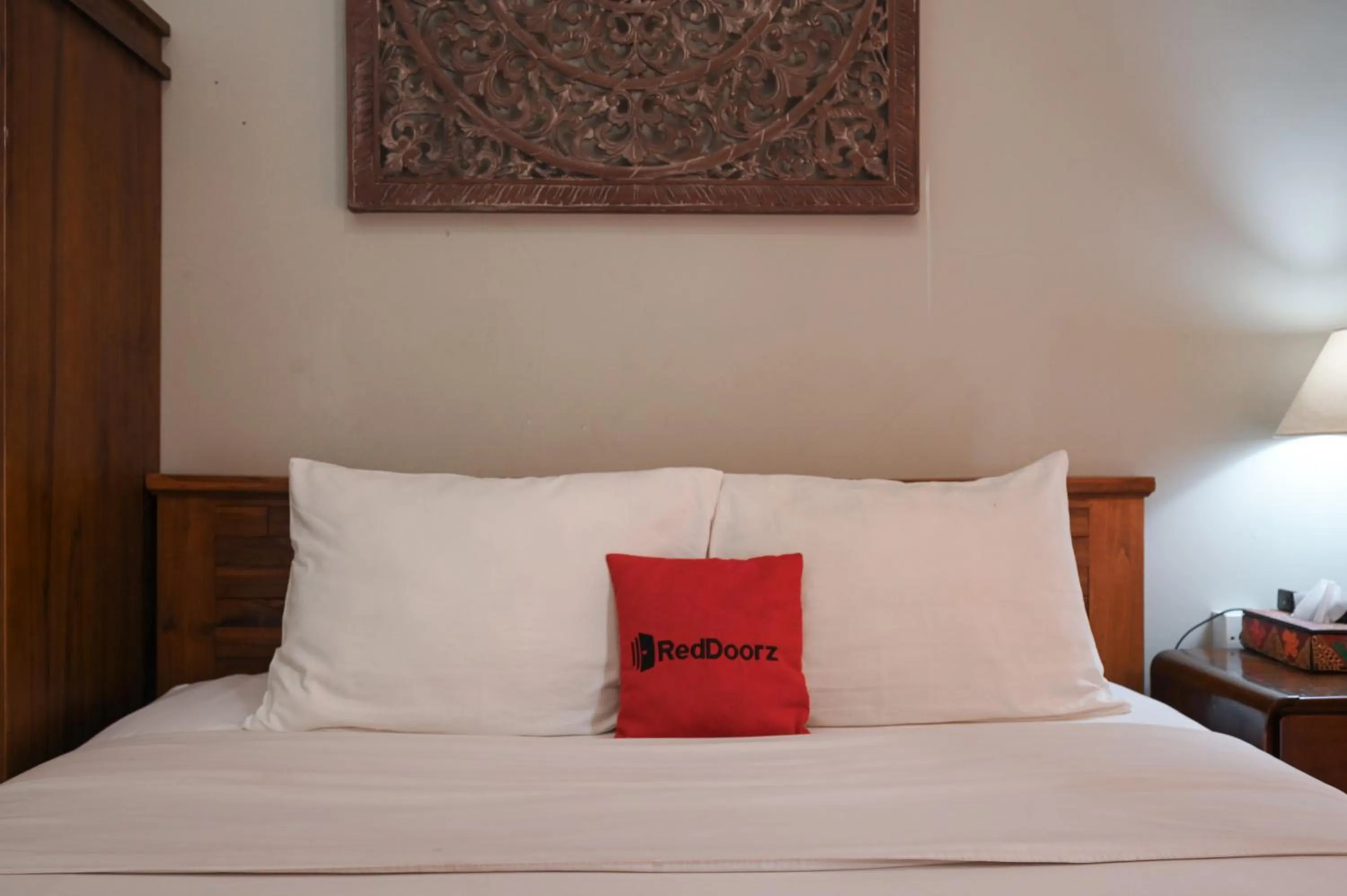 Bedroom, Bed in RedDoorz near Mertasari Beach 2