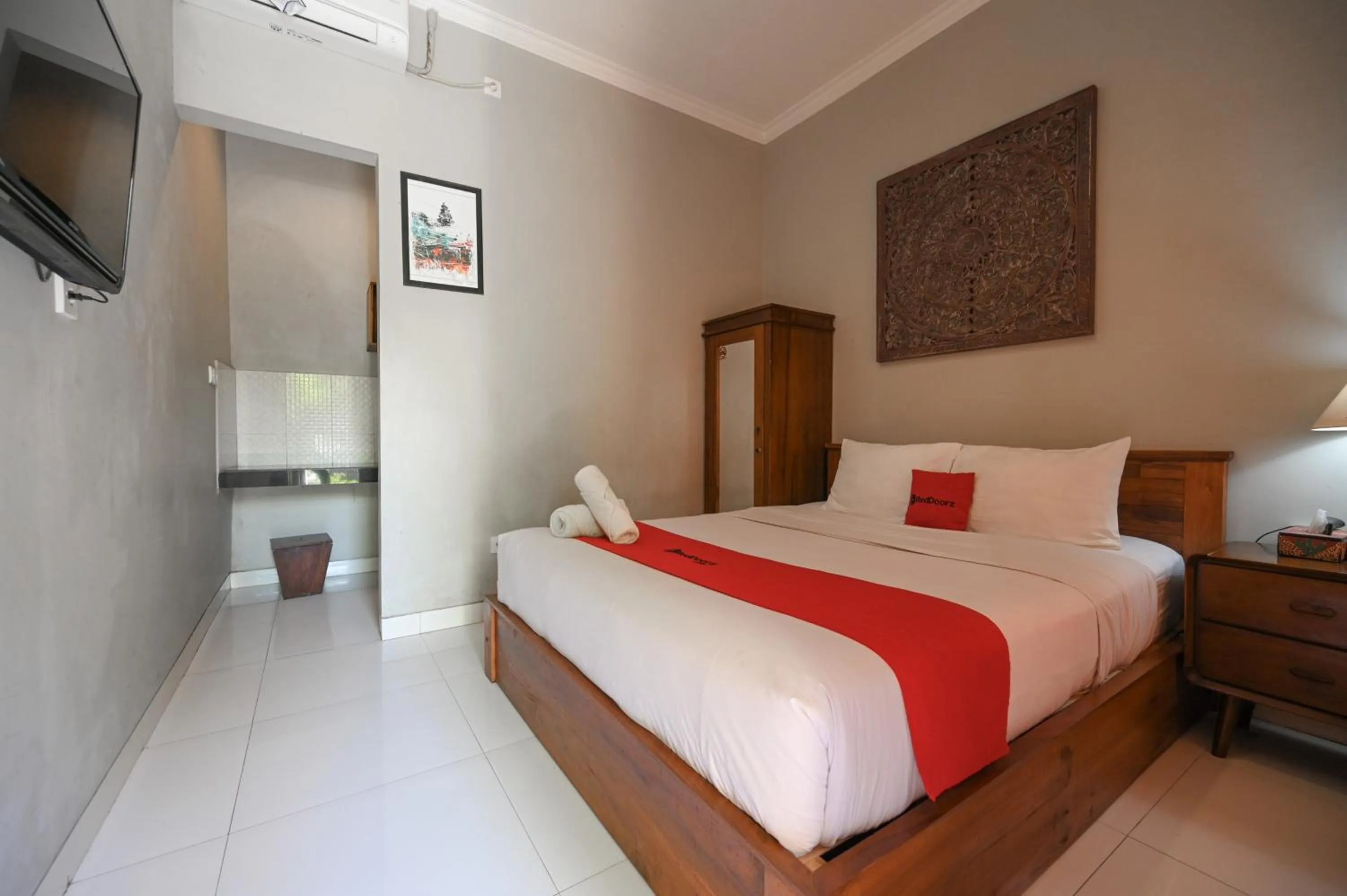 Bedroom, Bed in RedDoorz near Mertasari Beach 2