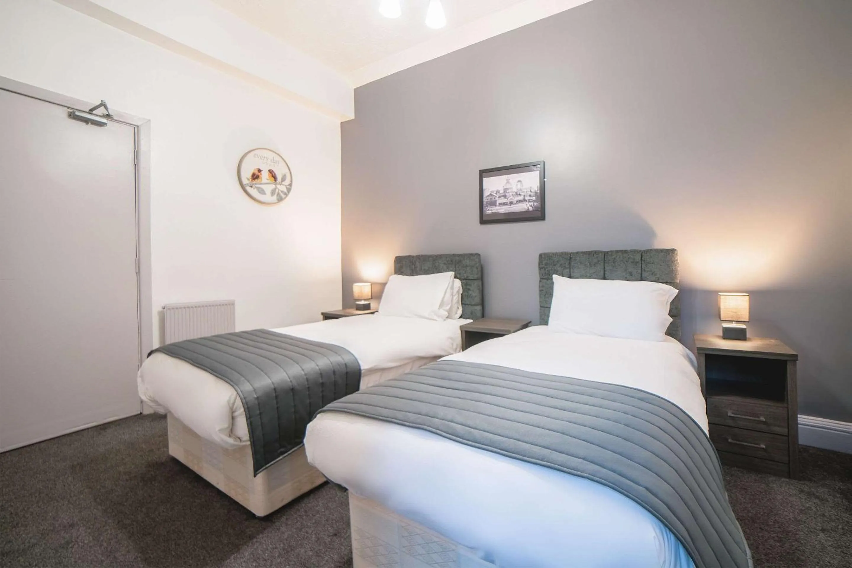 Photo of the whole room, Bed in Comfort Inn Blackpool Gresham