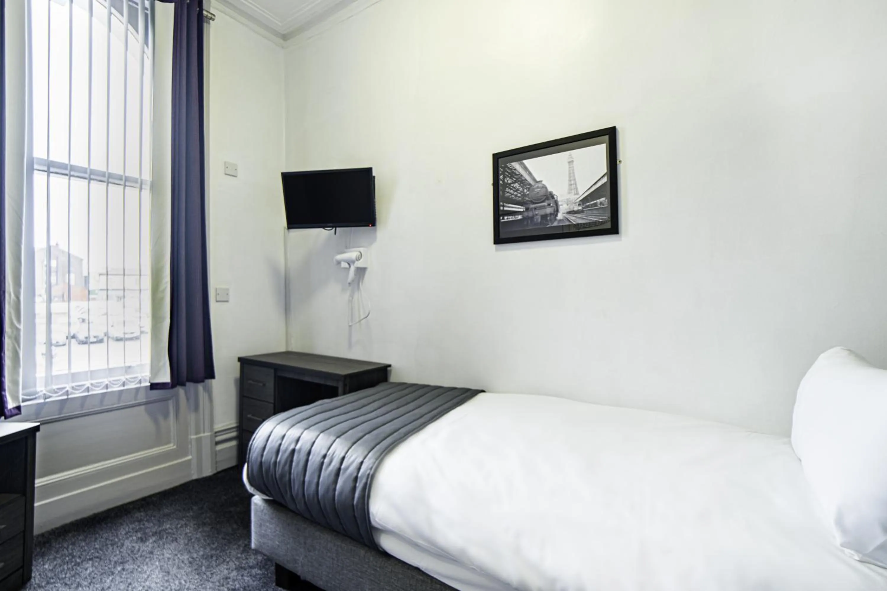 Bedroom, Bed in Comfort Inn Blackpool Gresham