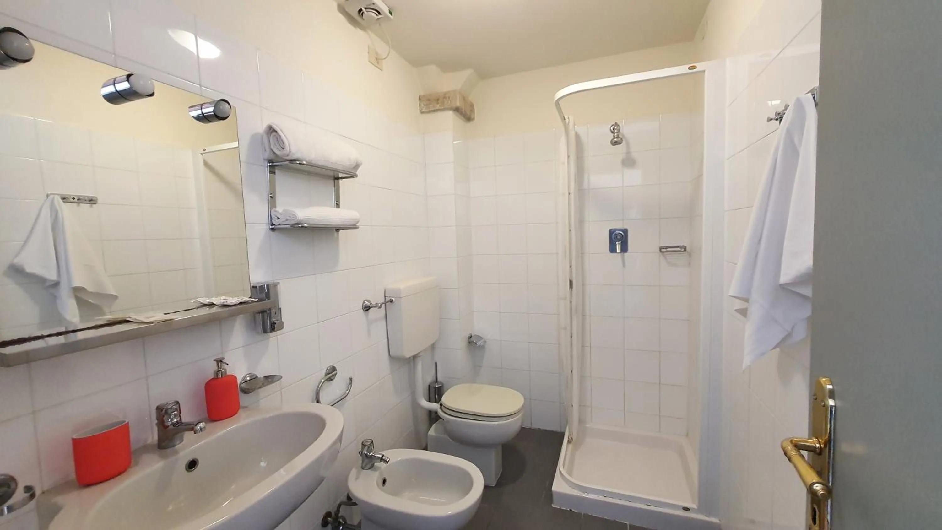 Bathroom in Ostello Antica Filanda