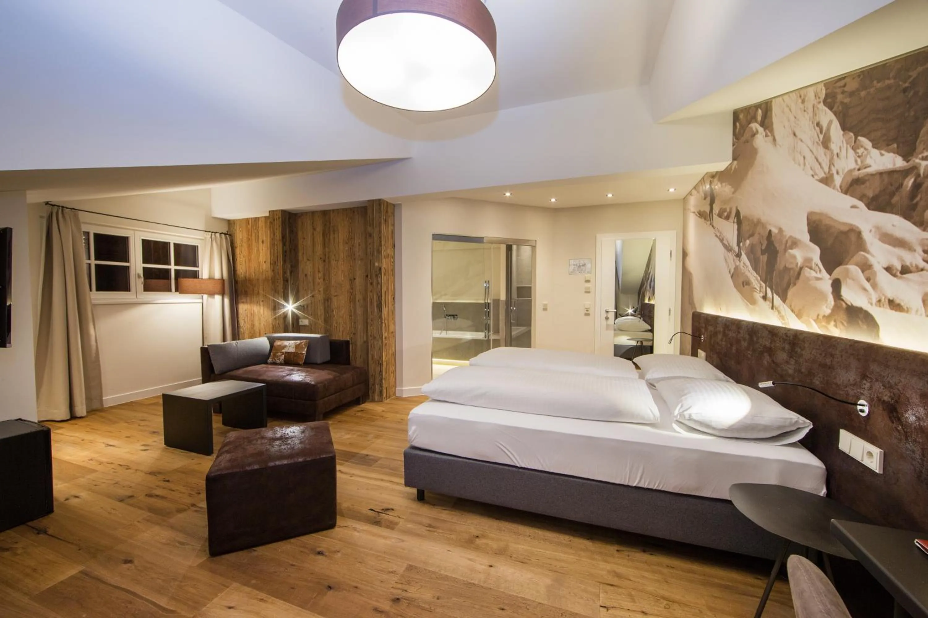 Photo of the whole room, Bed in HEITZMANN - Hotel & Rooftop