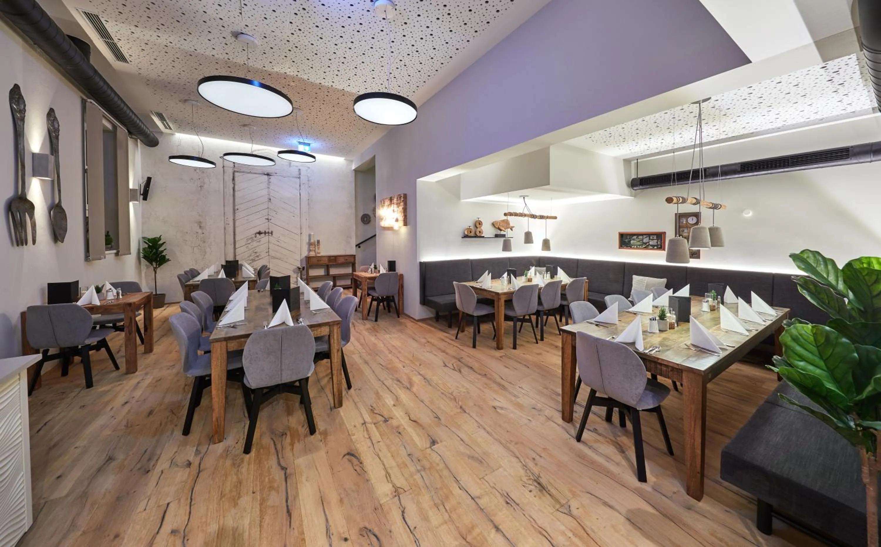 Restaurant/places to eat in HEITZMANN - Hotel & Rooftop