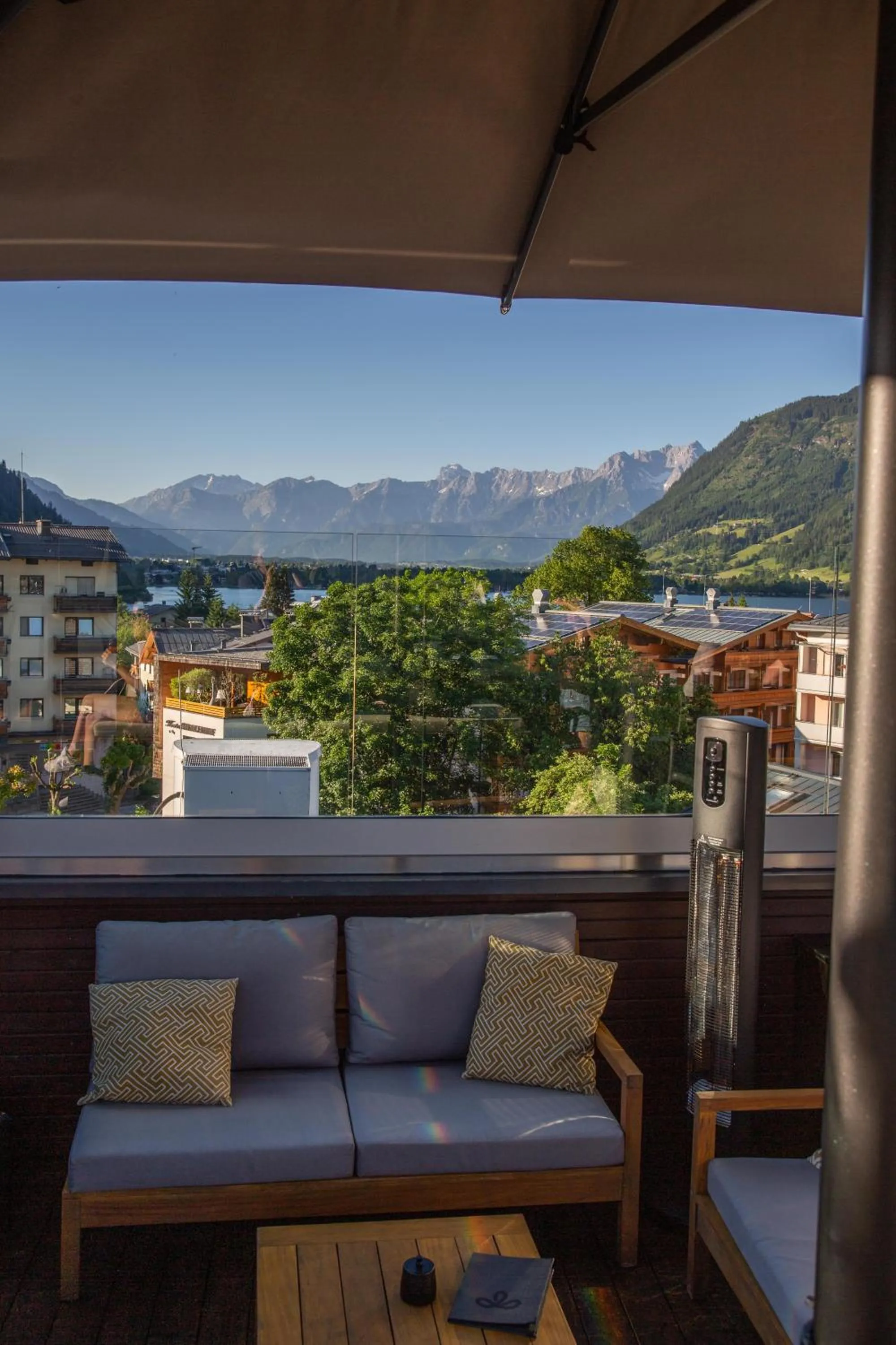 Lounge or bar in HEITZMANN - Hotel & Rooftop