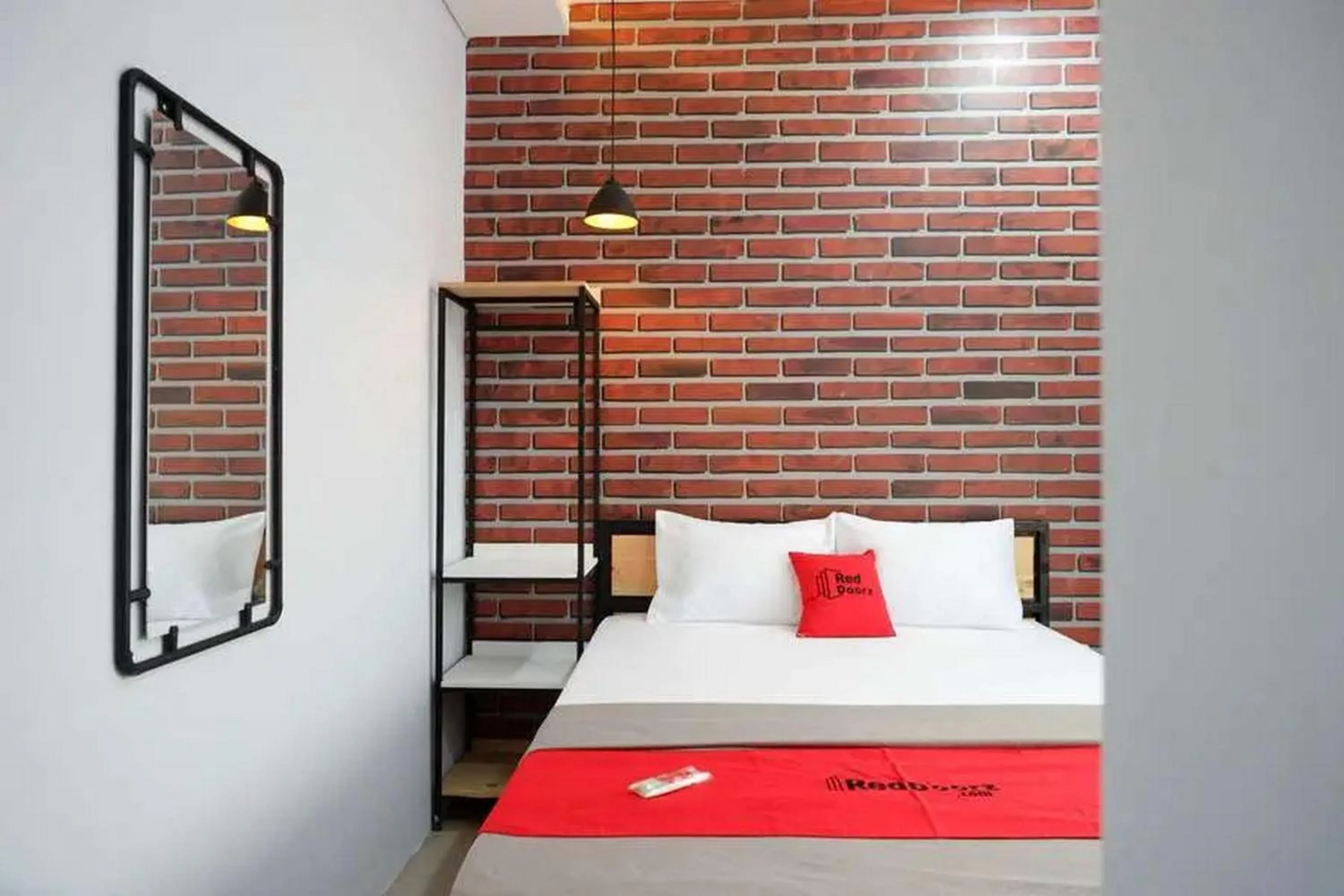 Bed in RedDoorz near Universitas Muhammadiyah Purwokerto 2