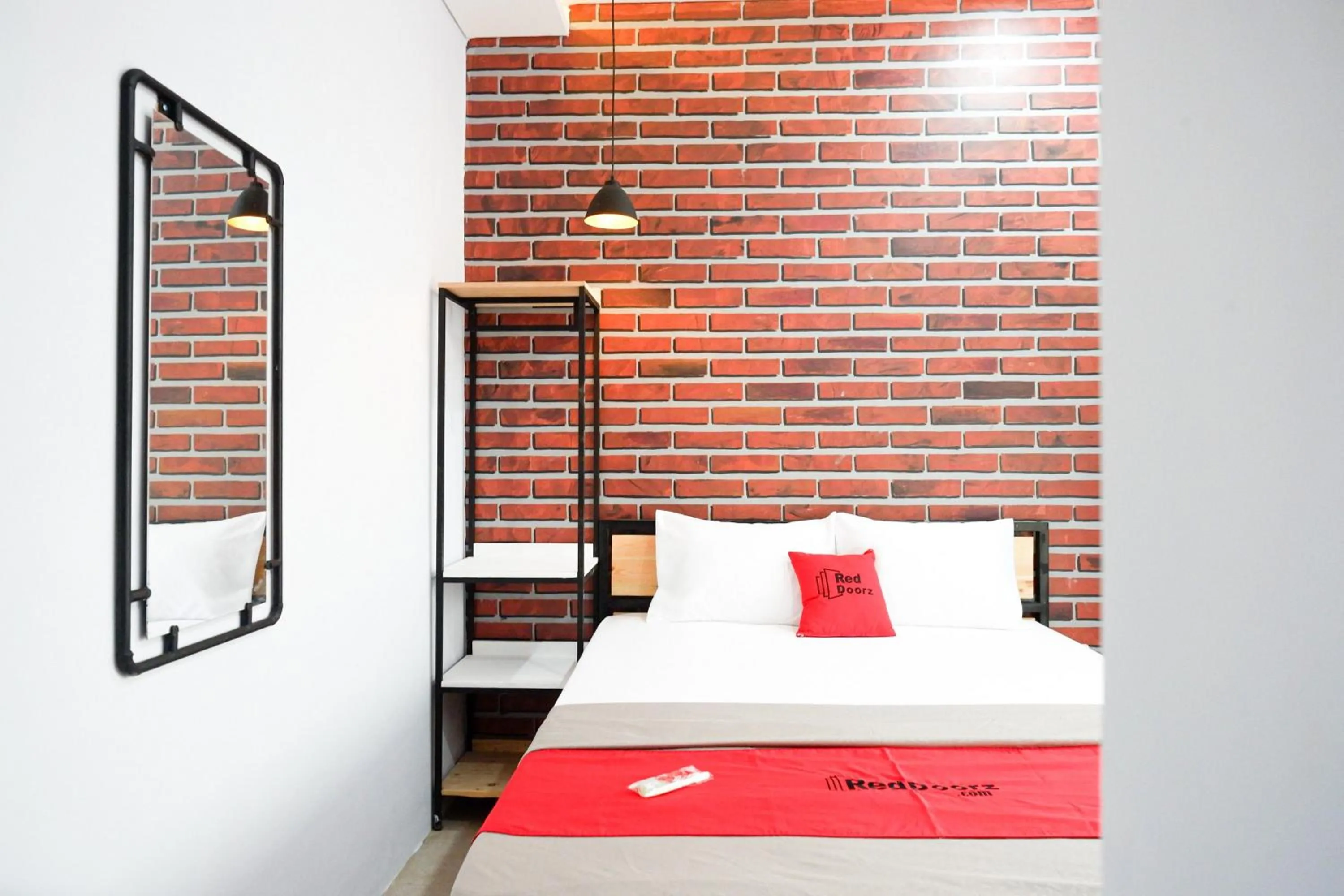 Bedroom, Bed in RedDoorz near Universitas Muhammadiyah Purwokerto 2