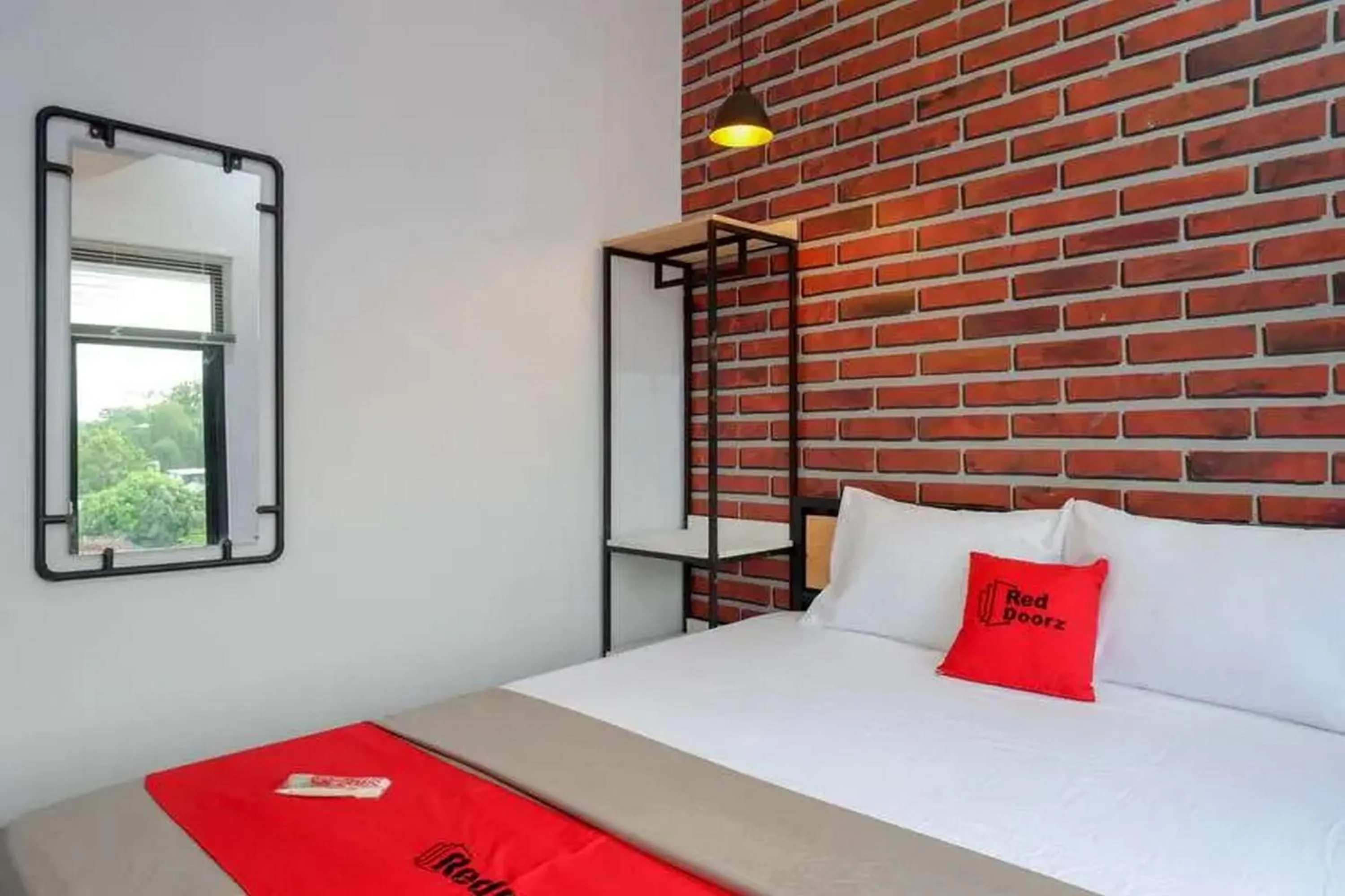 Bed in RedDoorz near Universitas Muhammadiyah Purwokerto 2