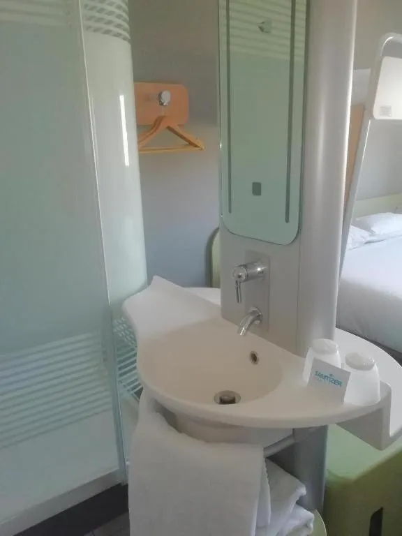 Bathroom, Bed in SUN1 Edenvale