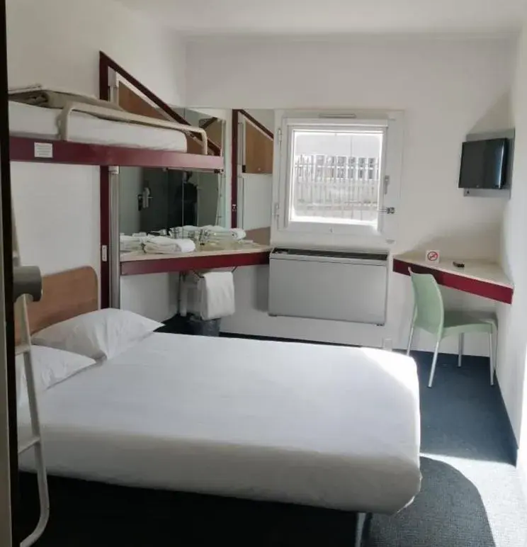 Standard Triple Room in SUN1 Edenvale Standard Triple Room in SUN1 Edenvale