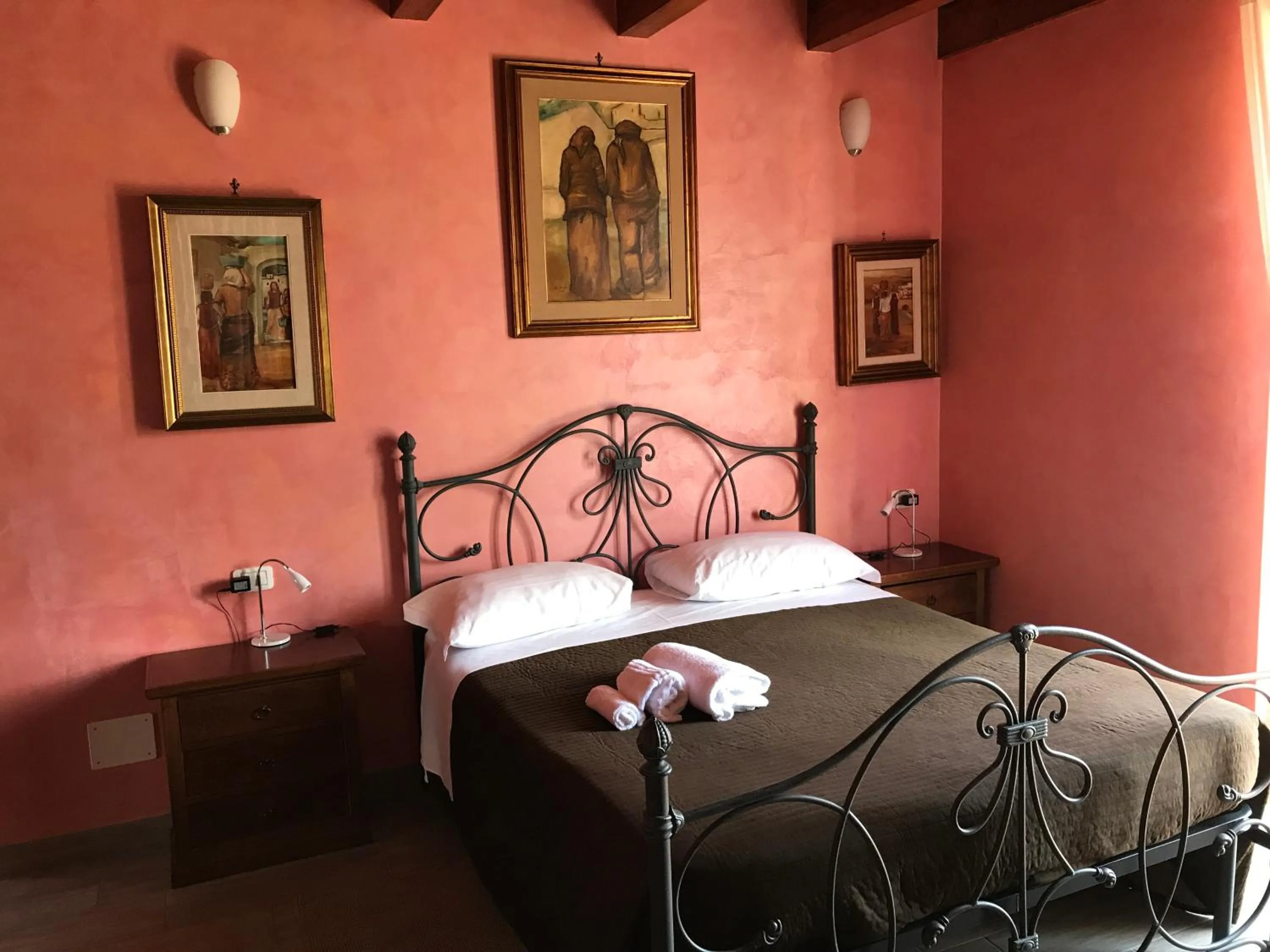 Bed in Villa Scotillo Boutique Hotel