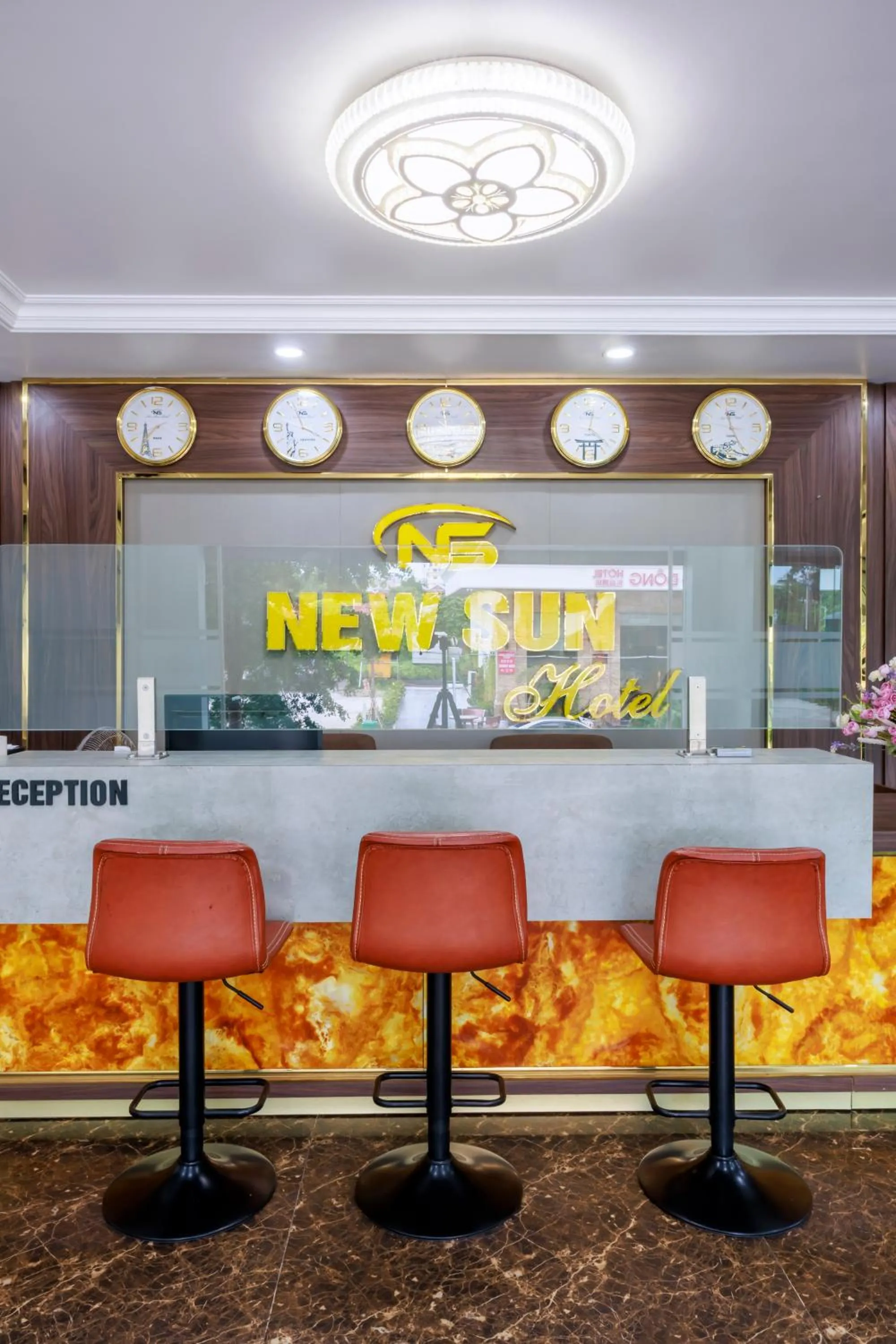 Text overlay in New Sun Móng Cái Hotel