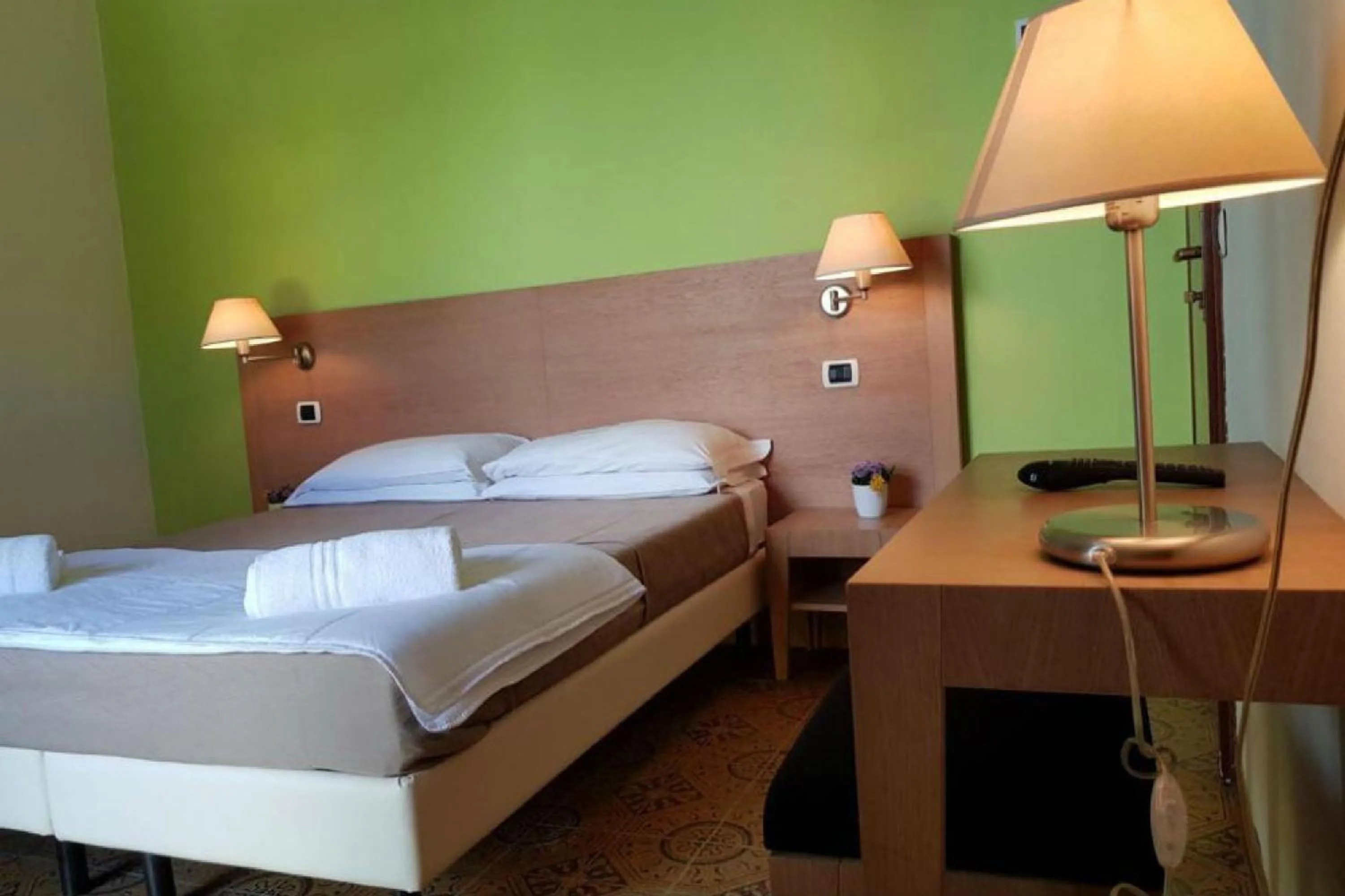 Bedroom, Bed in Hotel Bologna