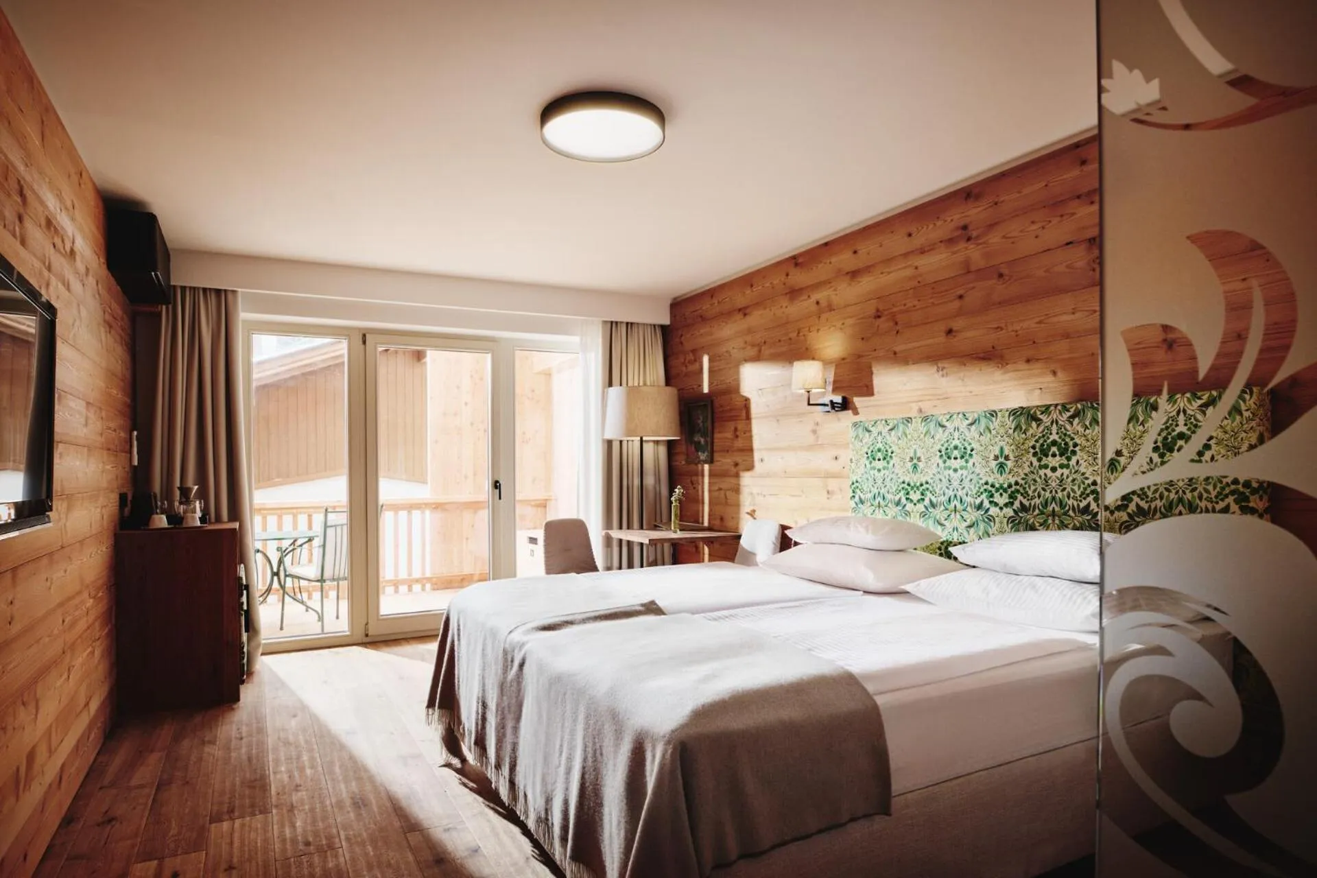 Photo of the whole room, Bed in Gut Stiluppe - 4 Sterne Superior Good Life Hotel