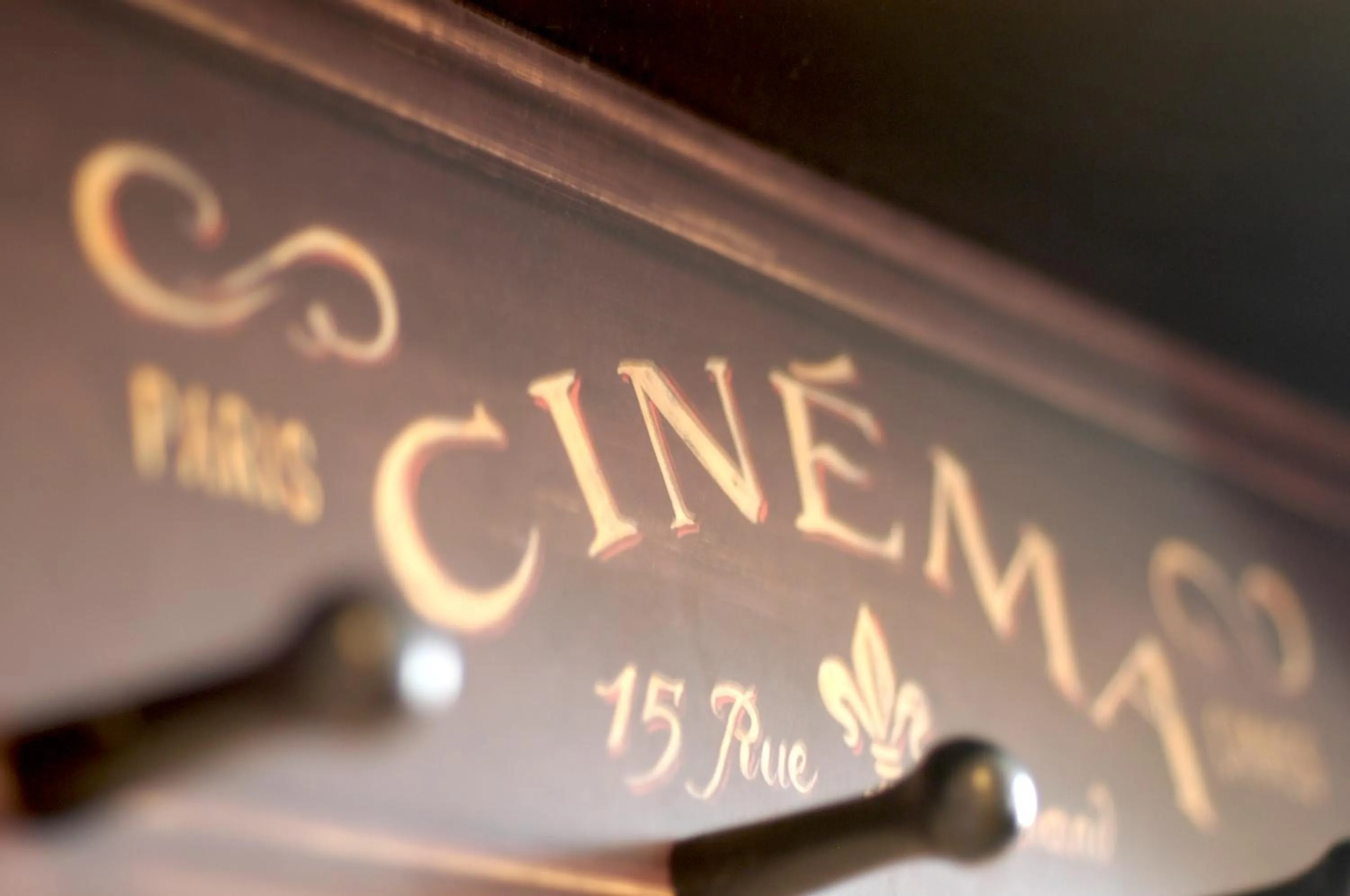 Logo/Certificate/Sign in Apartment 407, Contemporary Decor