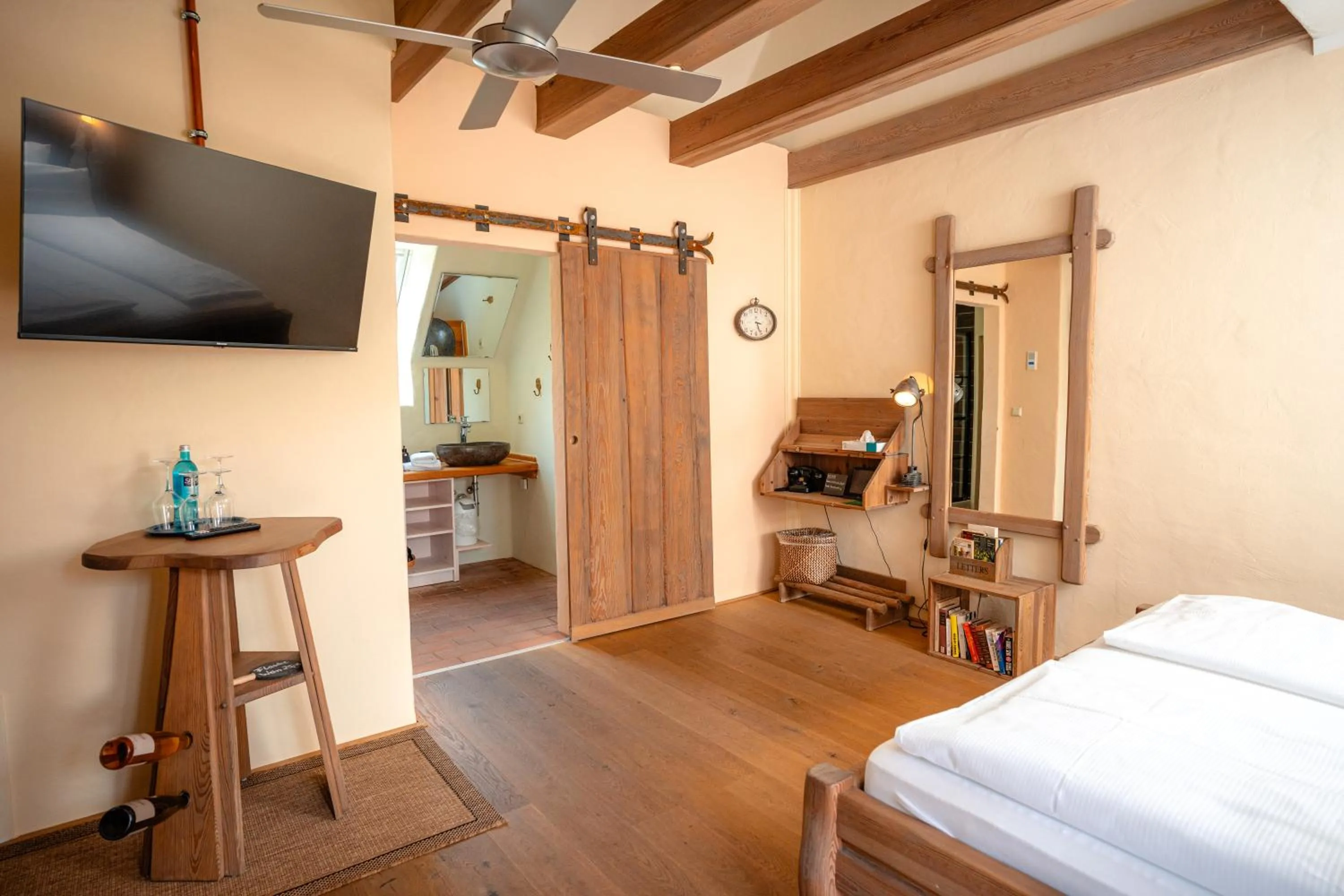 TV and multimedia, Bed in Hotel Kolonieschänke