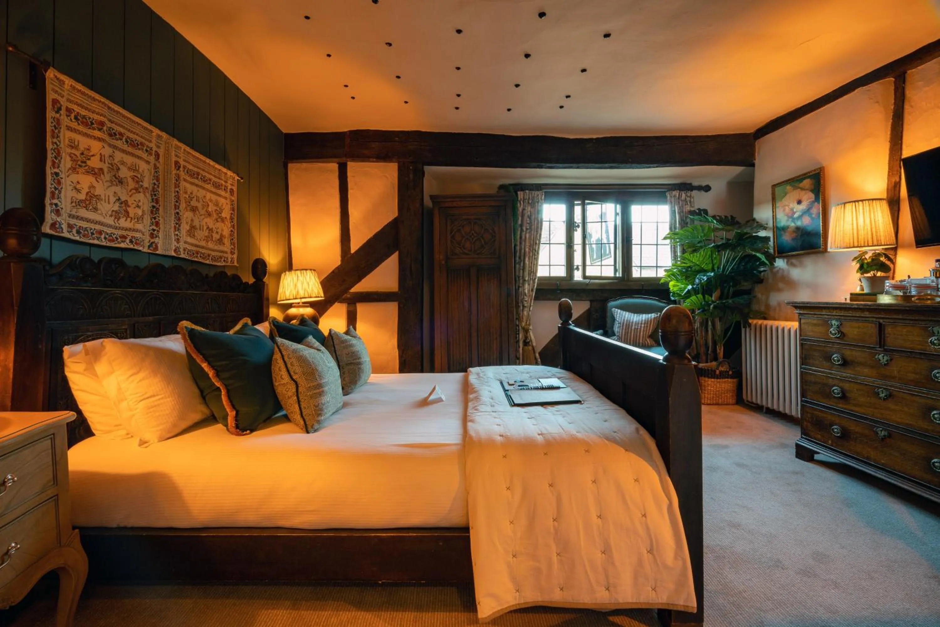 Bed in The George Inn & Plaine