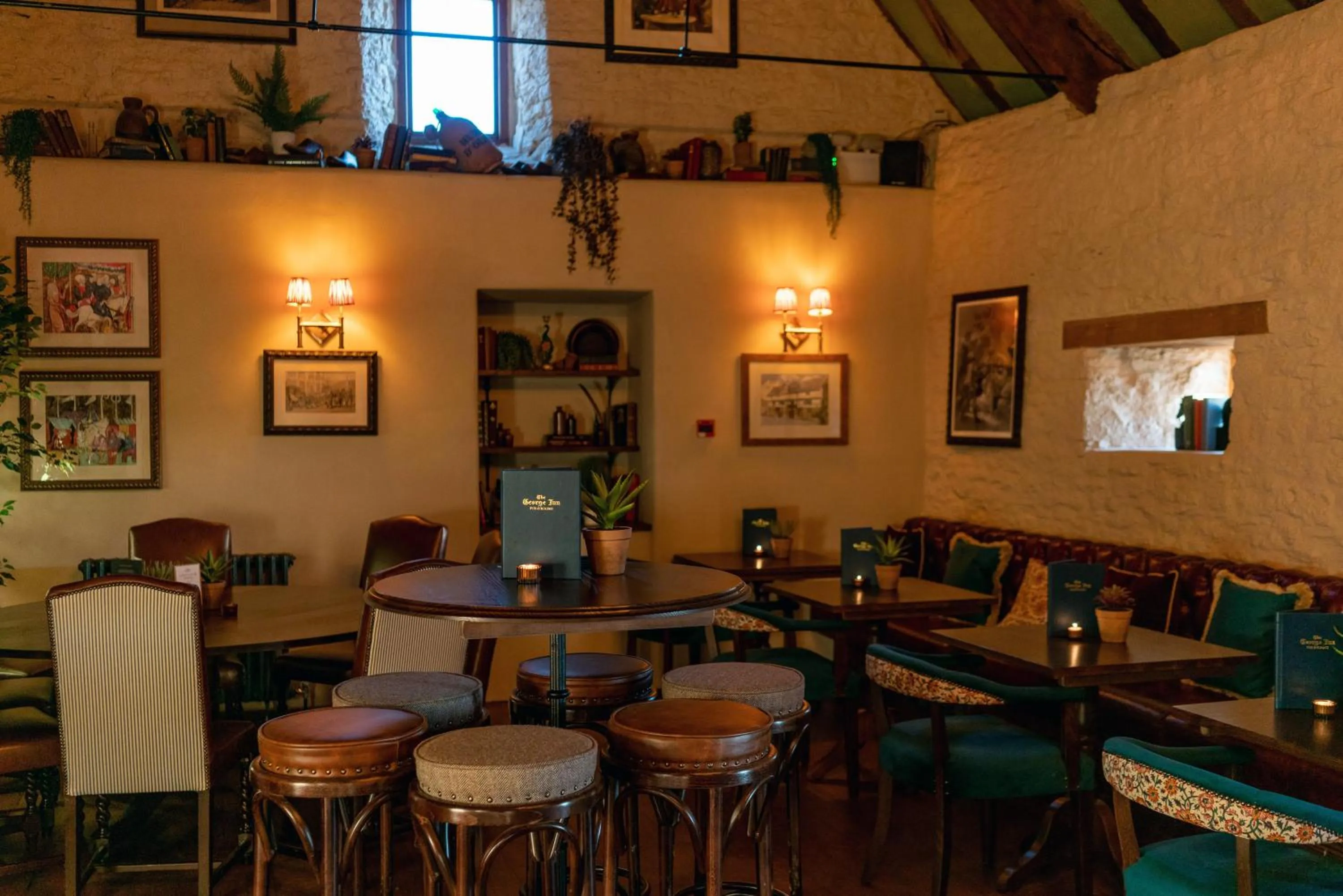 Restaurant/places to eat in The George Inn & Plaine