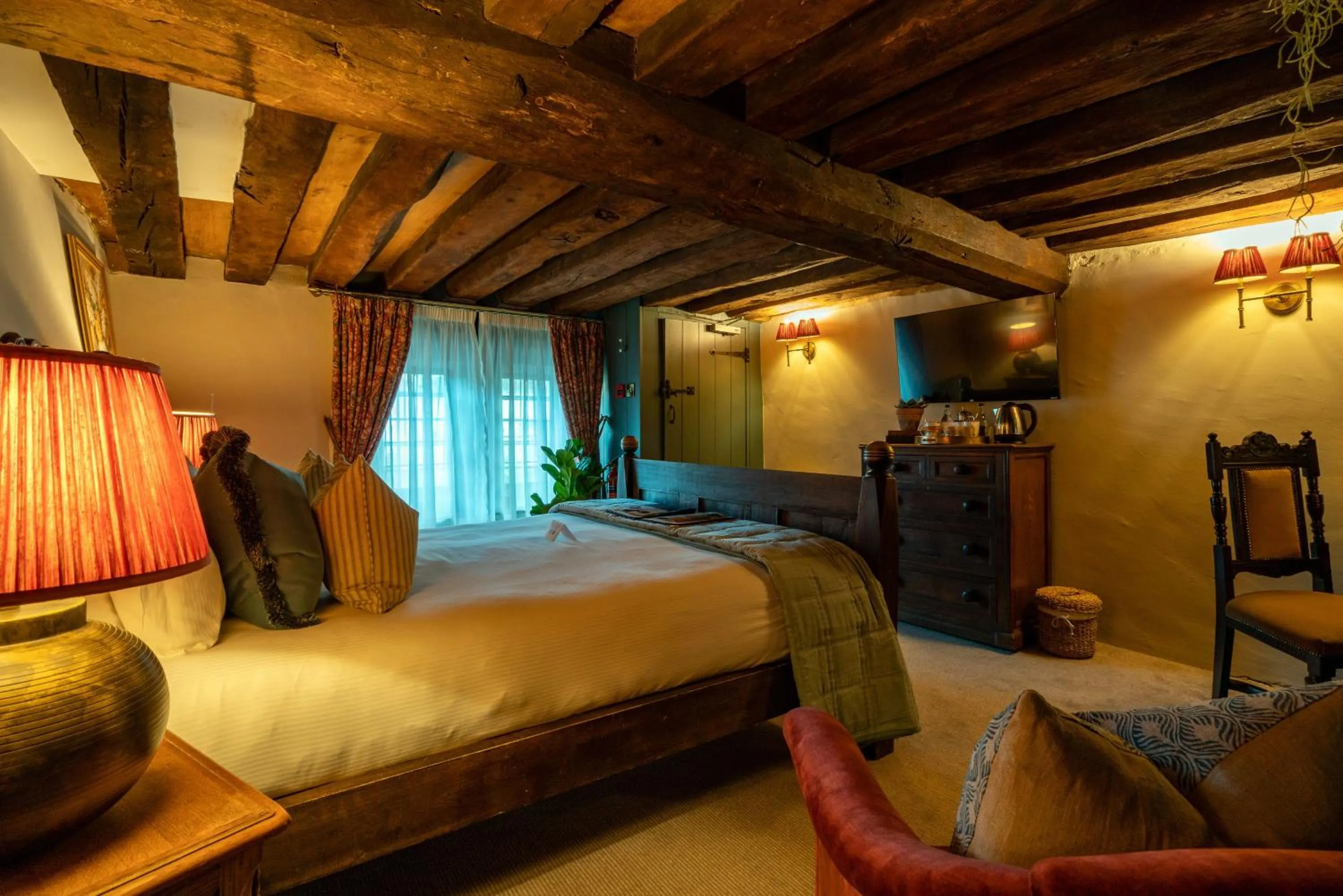 TV and multimedia, Bed in The George Inn & Plaine