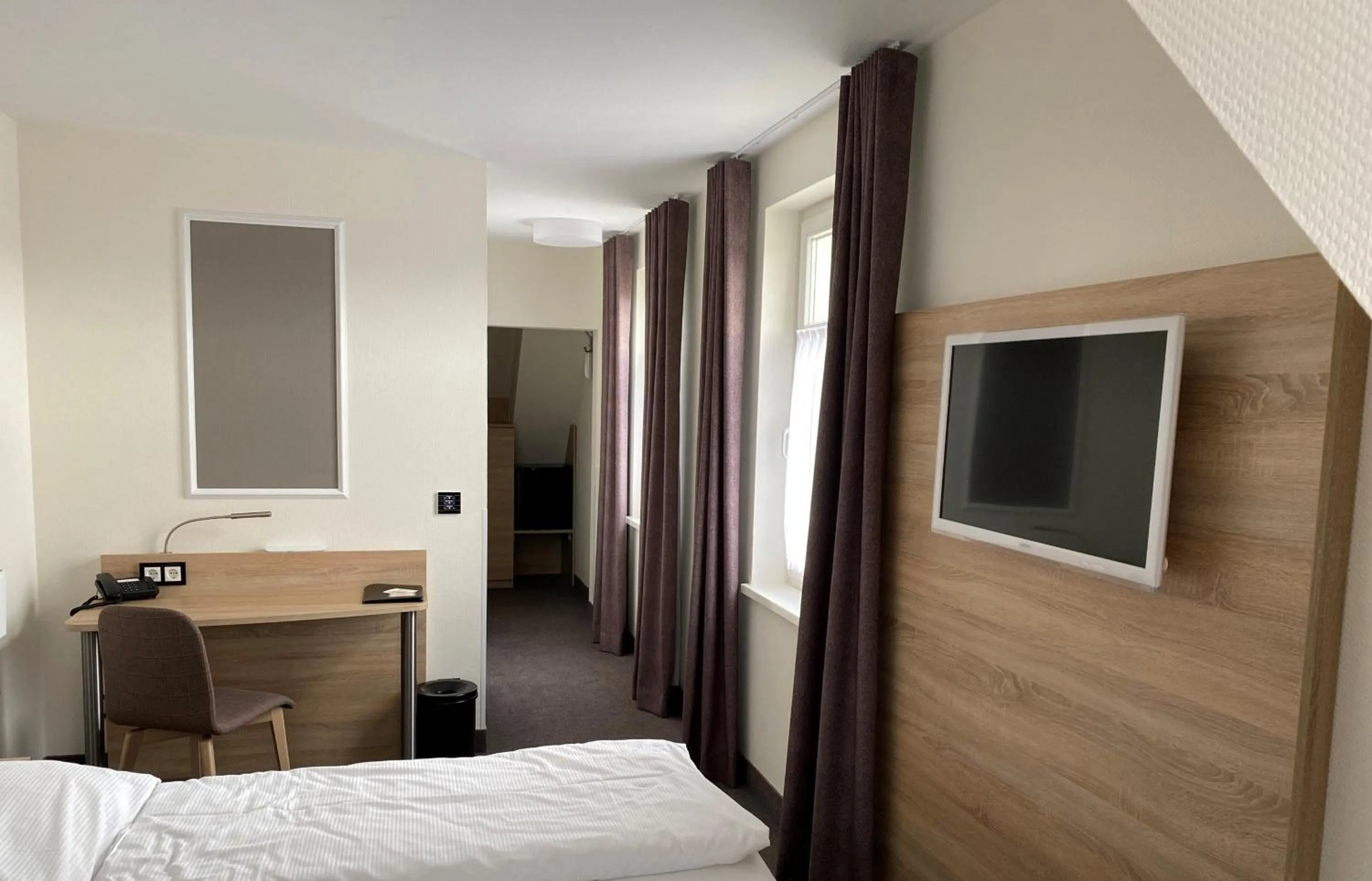 Photo of the whole room, Bed in Hotel Prinz Albrecht