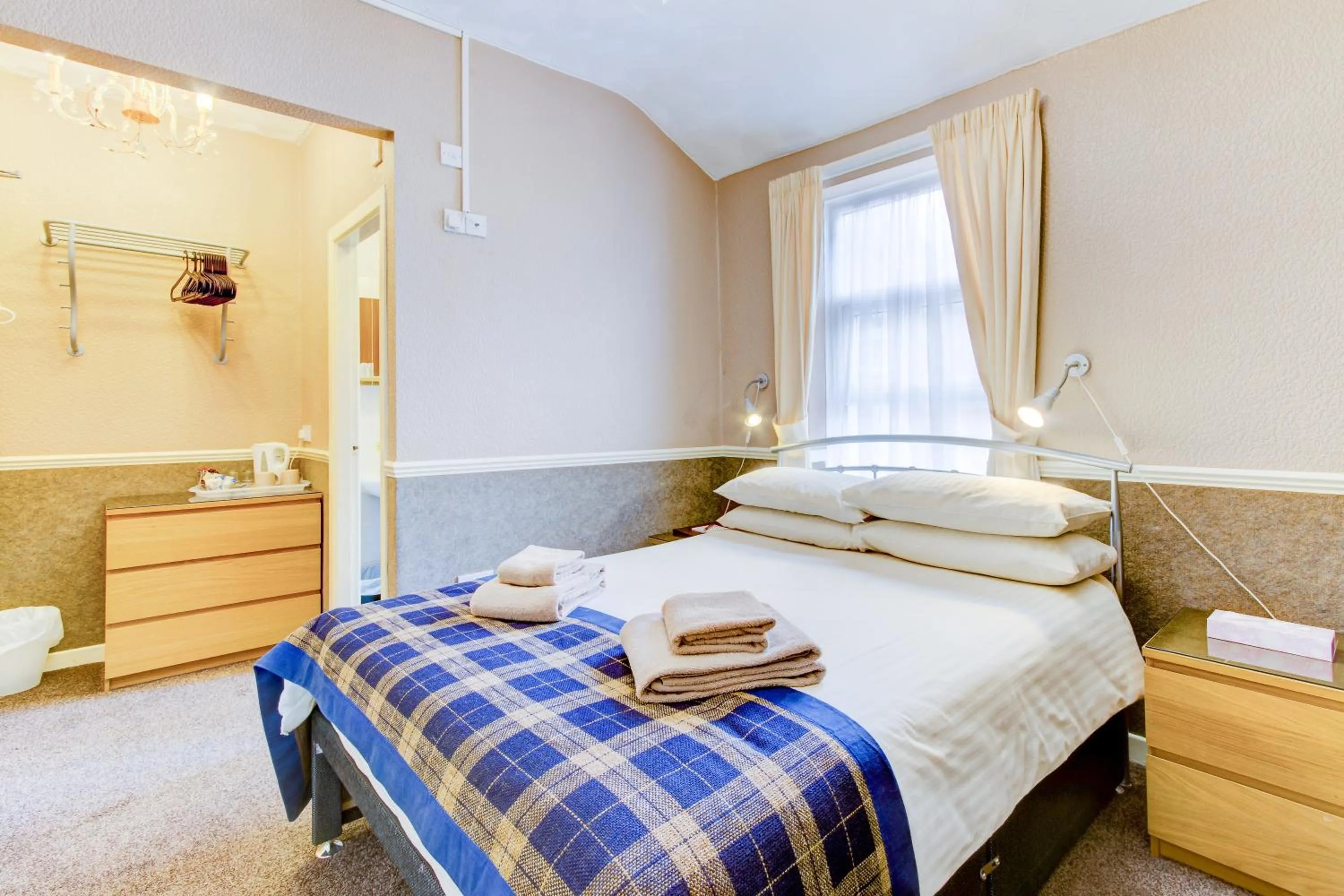 Photo of the whole room, Bed in New Brooklyn