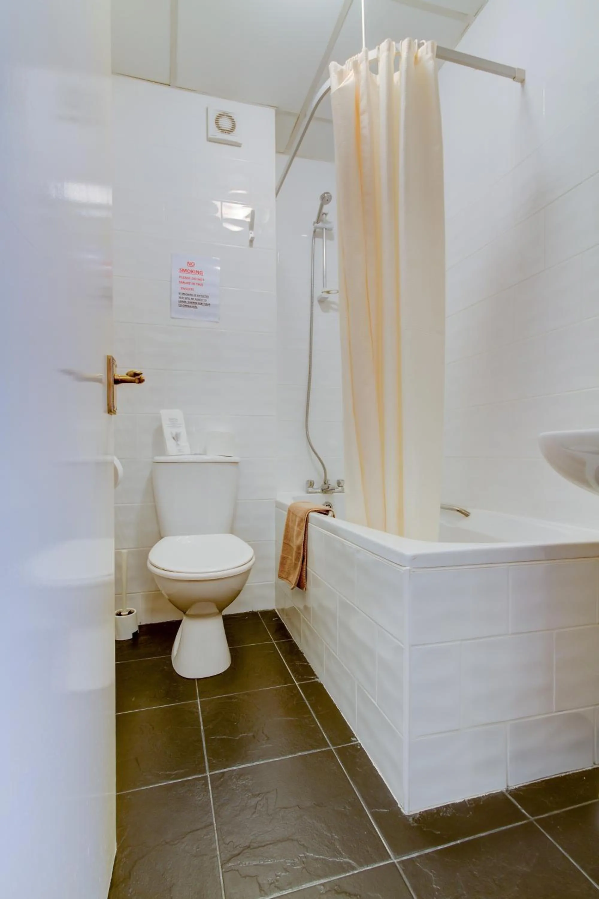 Photo of the whole room in New Brooklyn