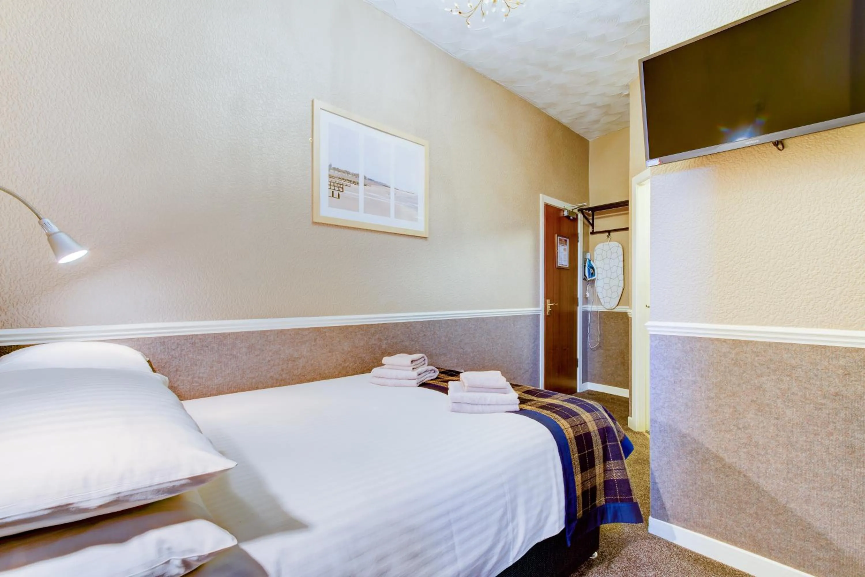 Photo of the whole room, Bed in New Brooklyn