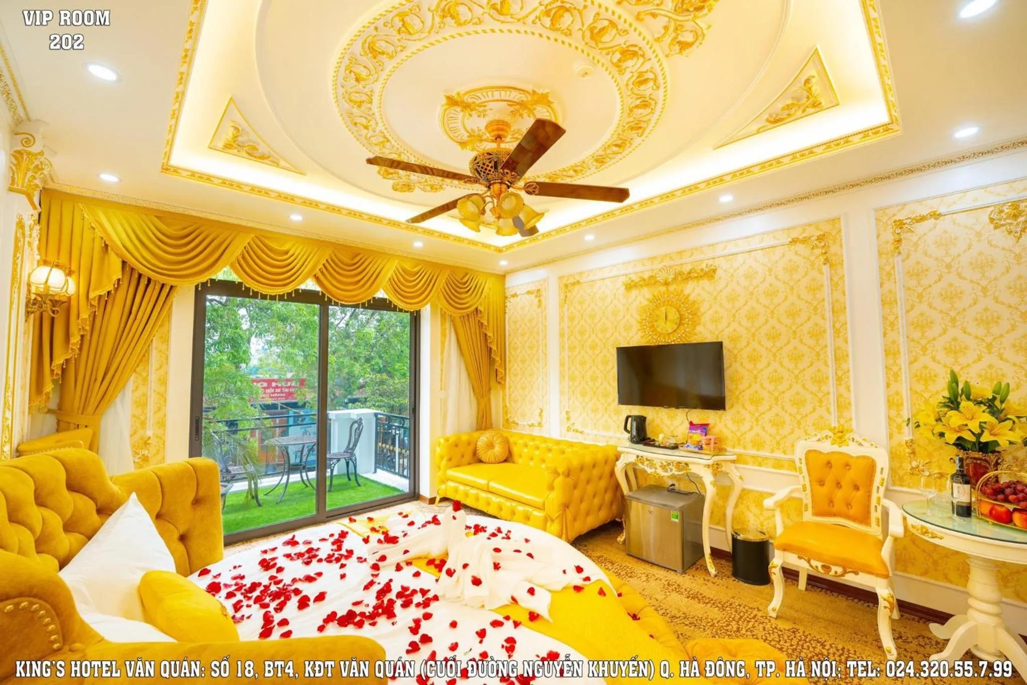 Bed in King's Hotel Văn Quán