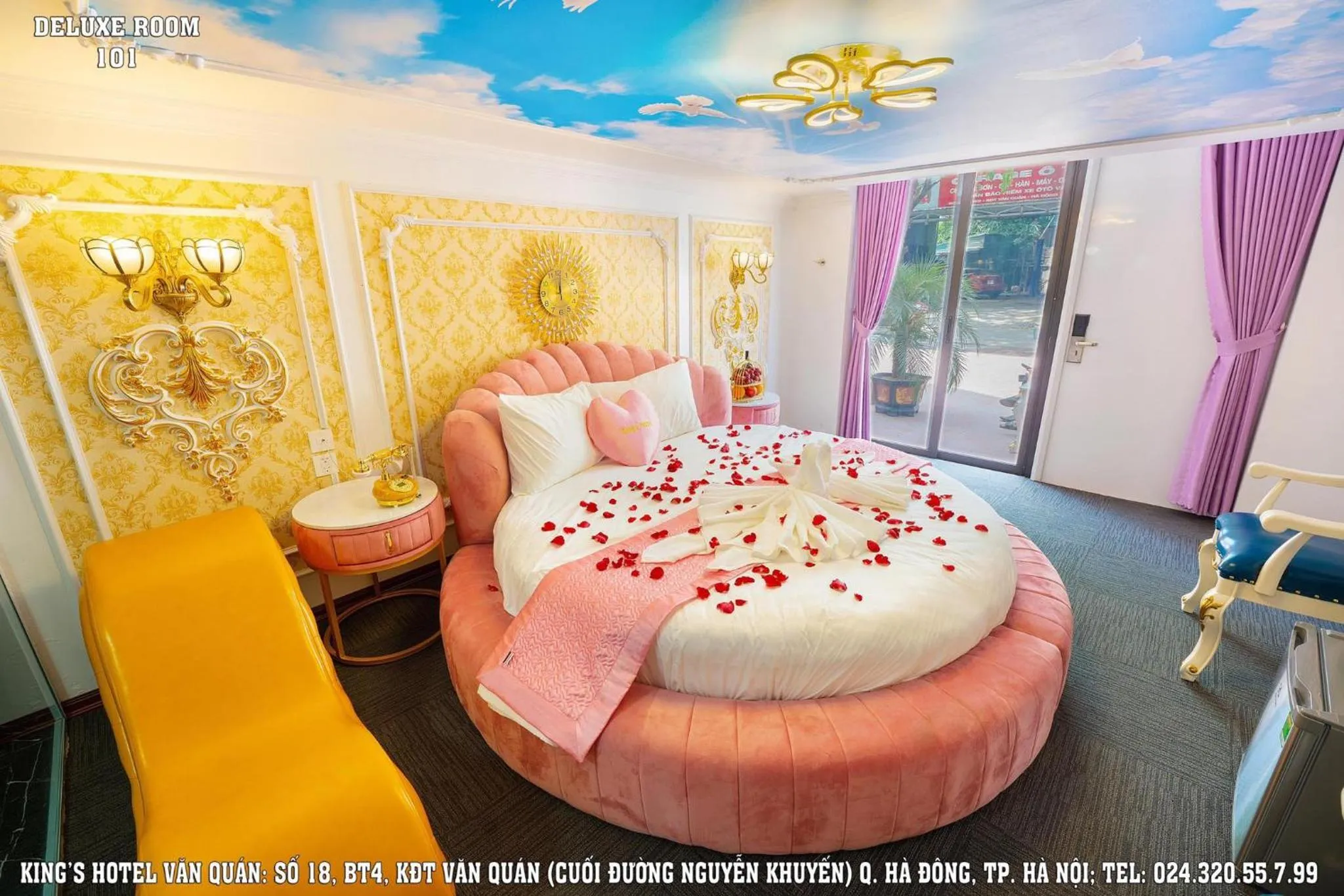 Bed in King's Hotel Văn Quán