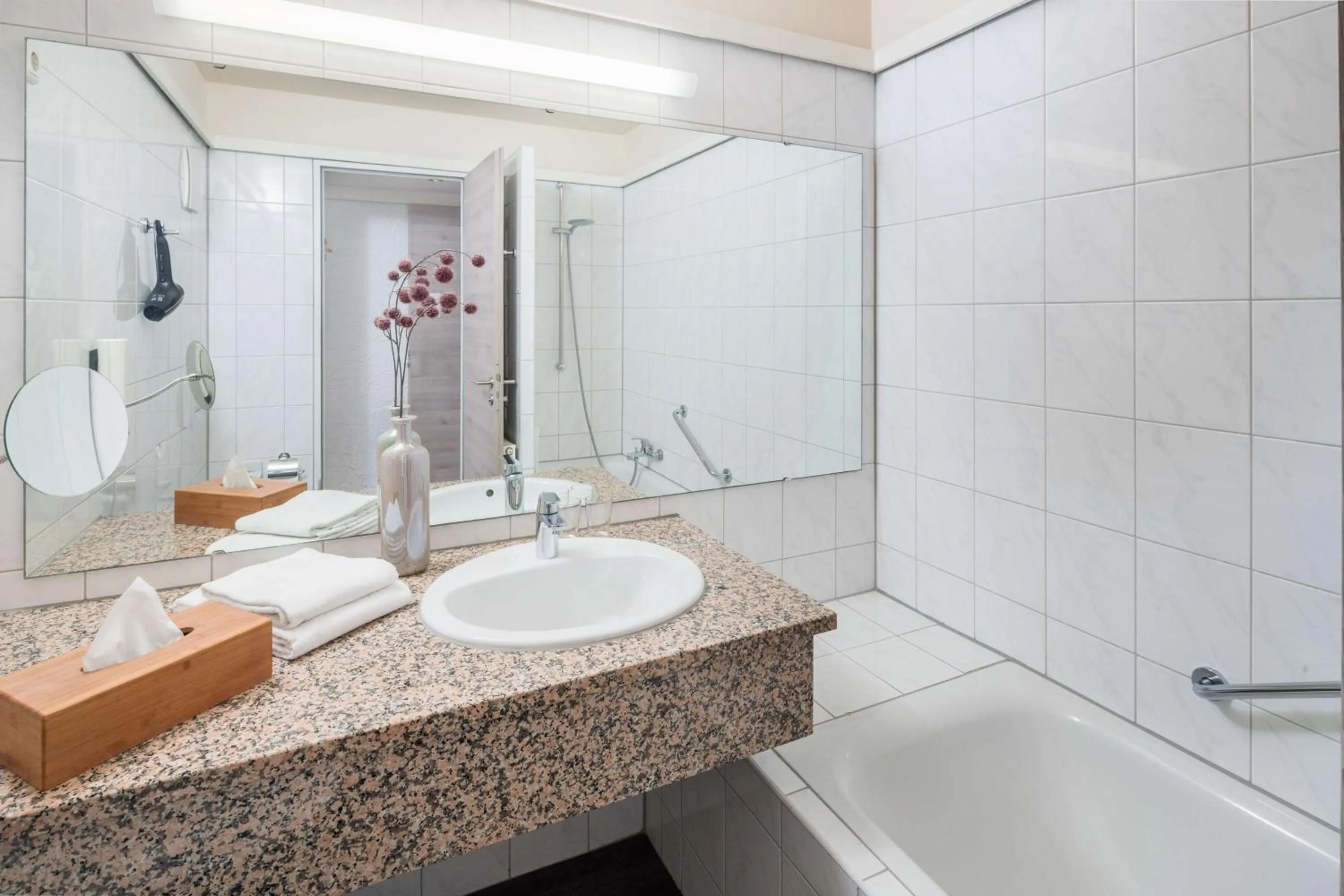 Bathroom in Best Western Hotel Mainz