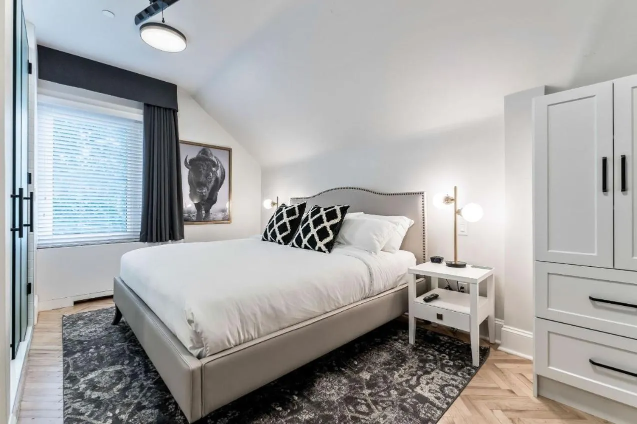 Photo of the whole room, Bed in The Inn on Officers' Garden