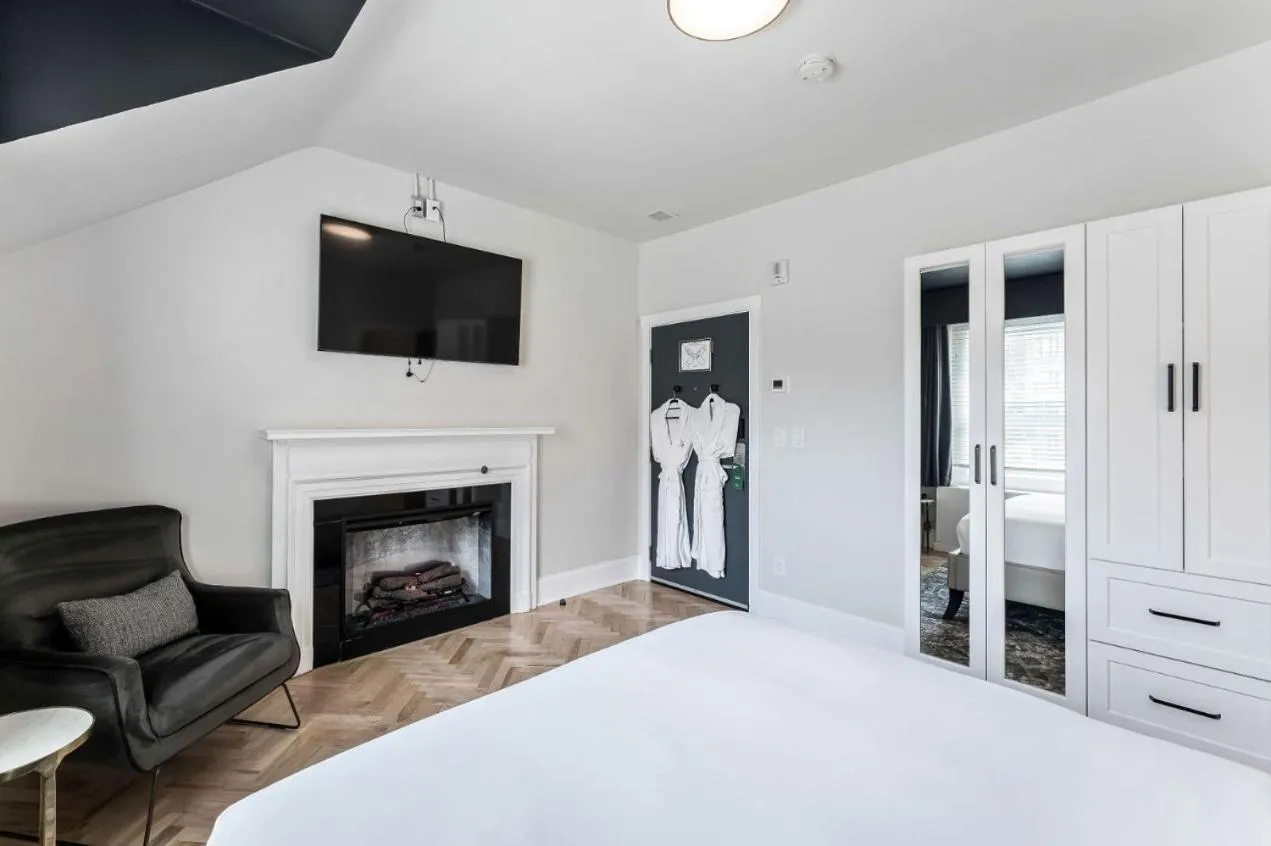 Photo of the whole room, Bed in The Inn on Officers' Garden