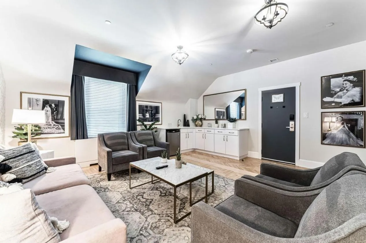 TV and multimedia in The Inn on Officers' Garden