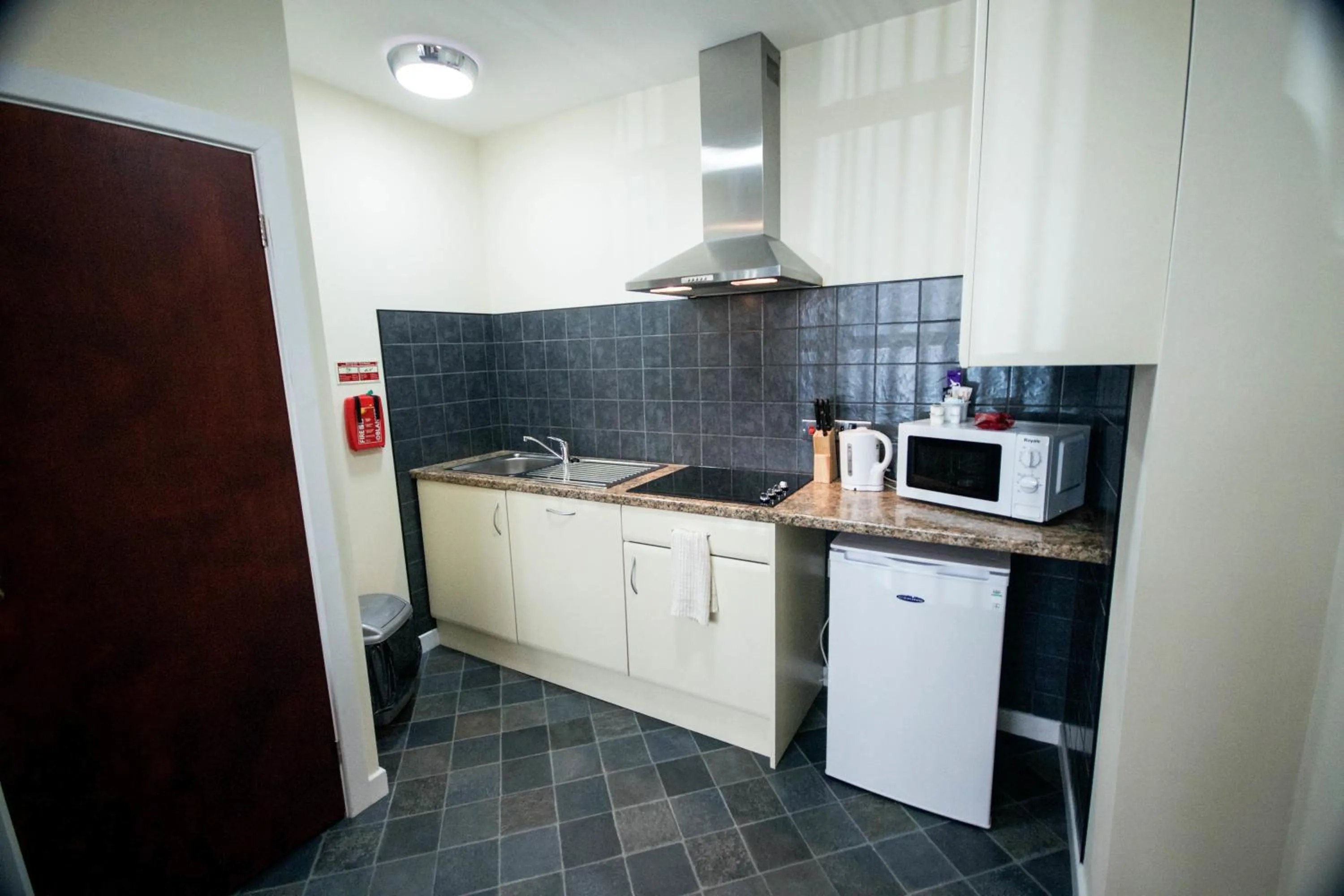 Kitchen or kitchenette in Ty Dre Town House