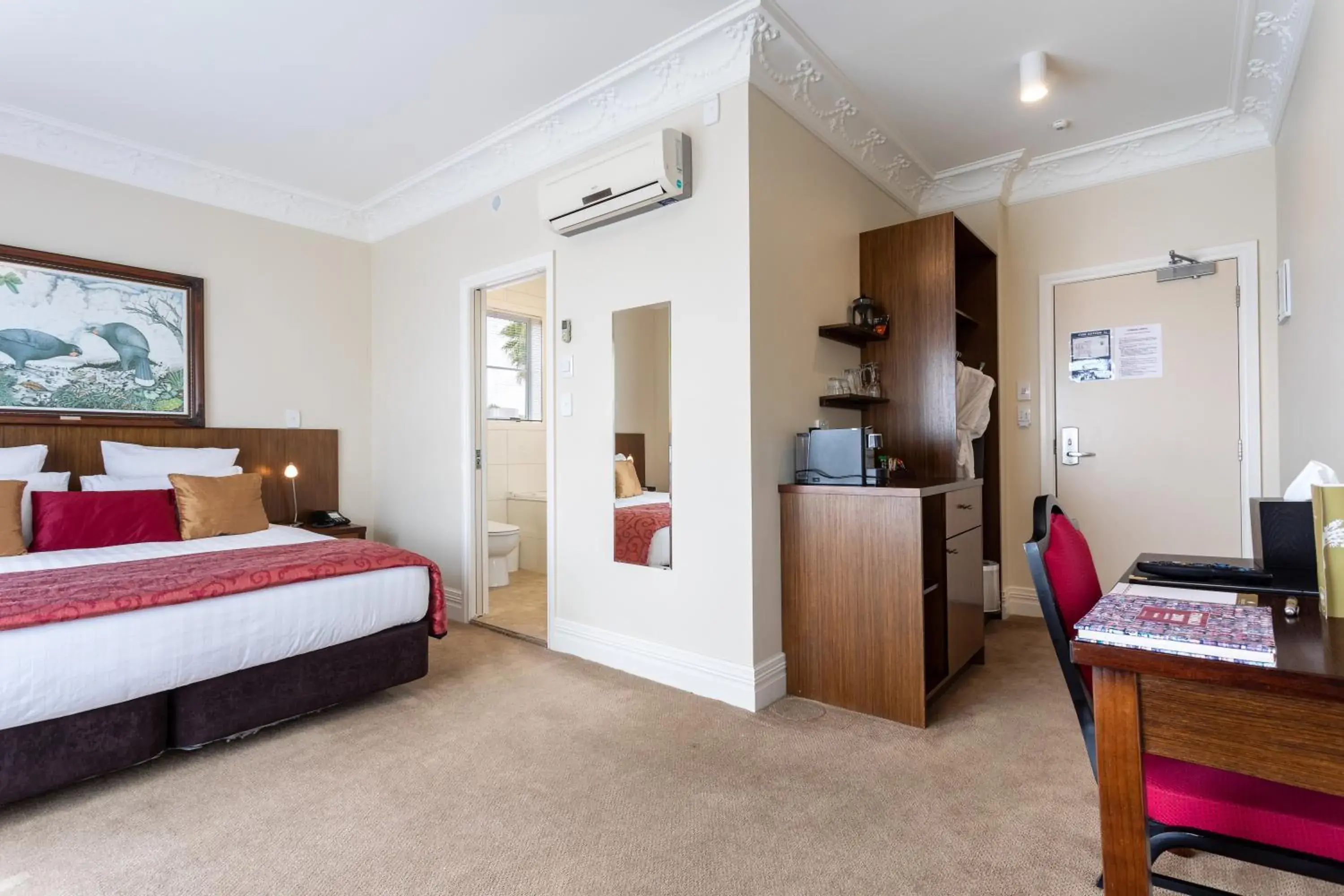 Premier King Room with Spa Bath in Tuakau Hotel Premier King Room with Spa Bath in Tuakau Hotel