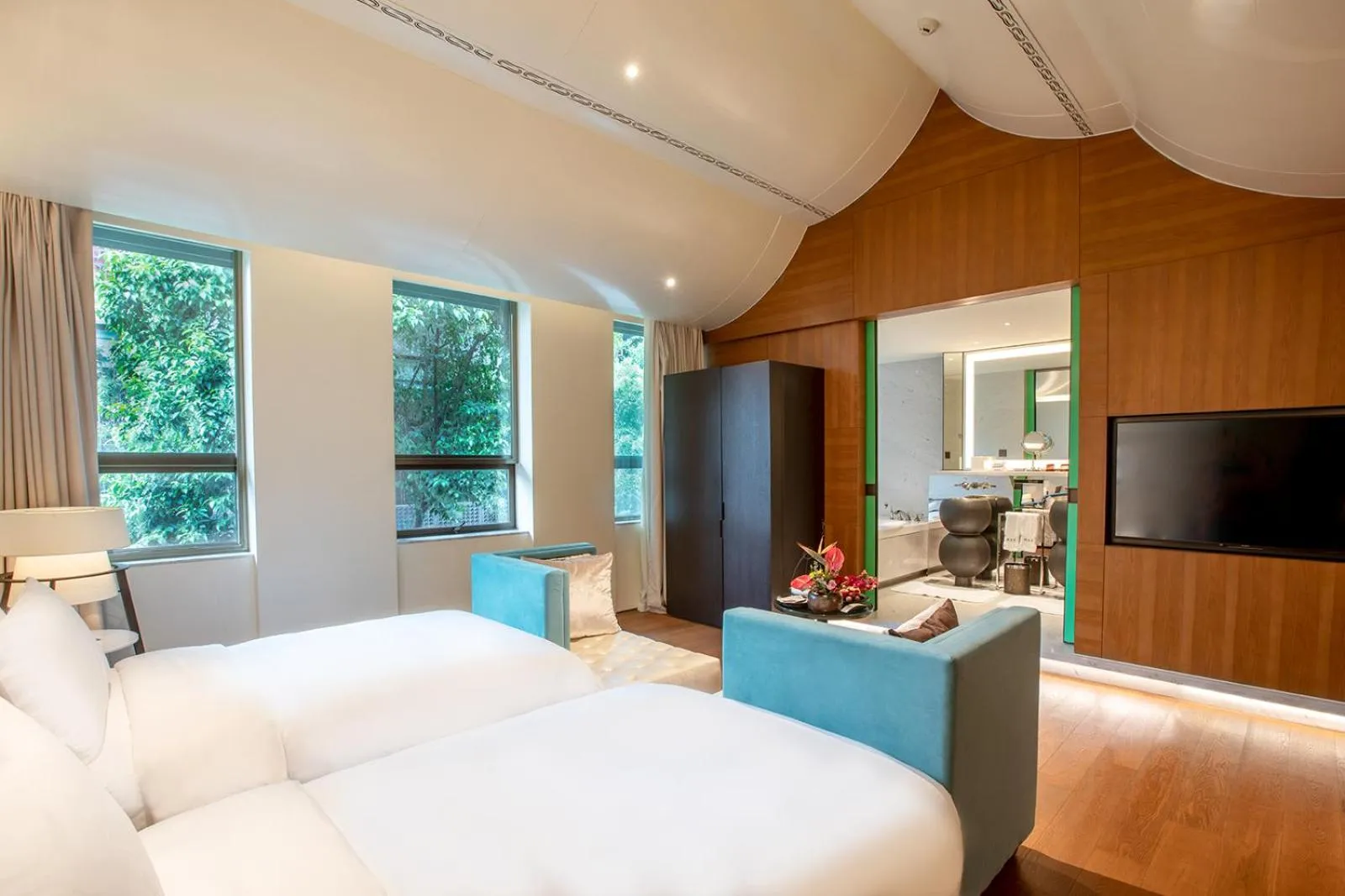 Communal lounge/ TV room, Bed in Diaoyutai Boutique Hotel Chengdu