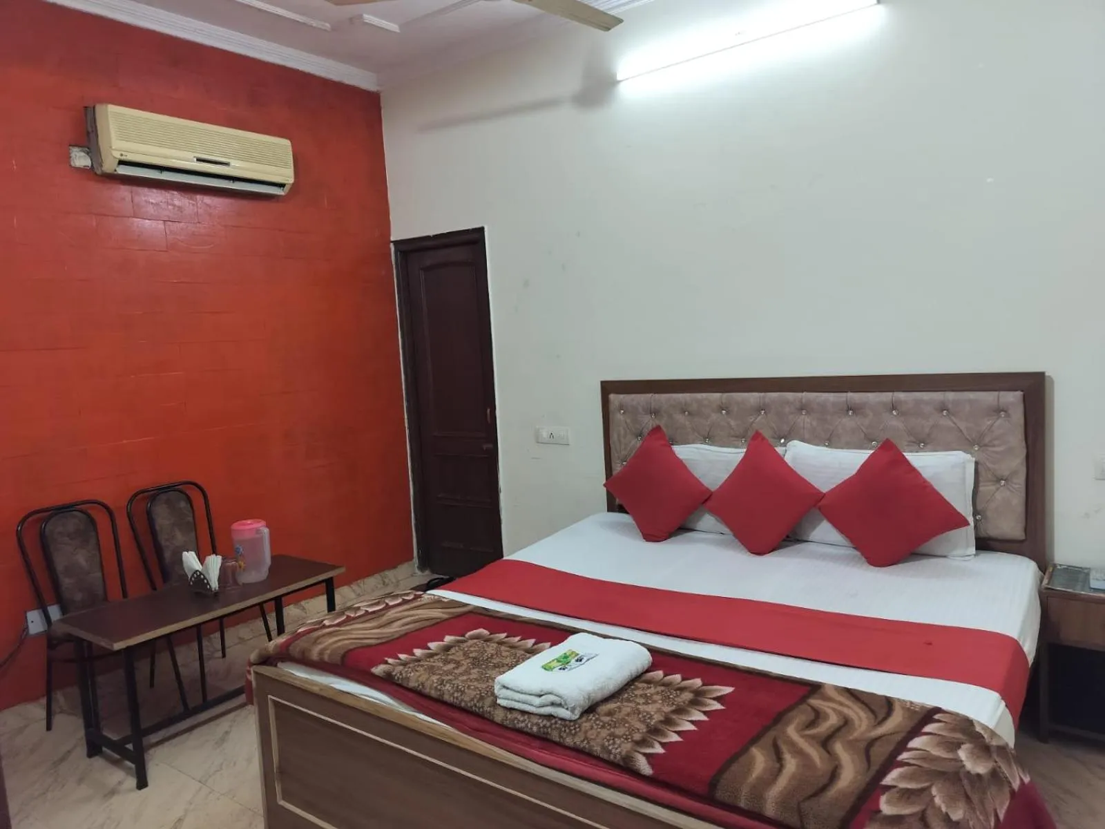 Bedroom in HOTEL HOLIDAY INN PARADISE