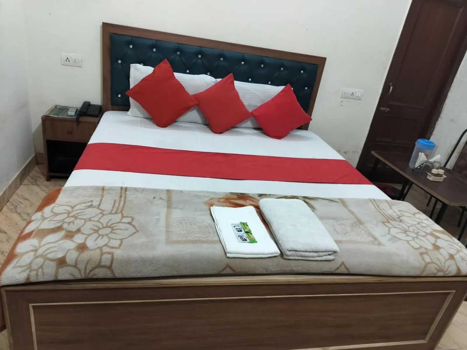 Bedroom in HOTEL HOLIDAY INN PARADISE