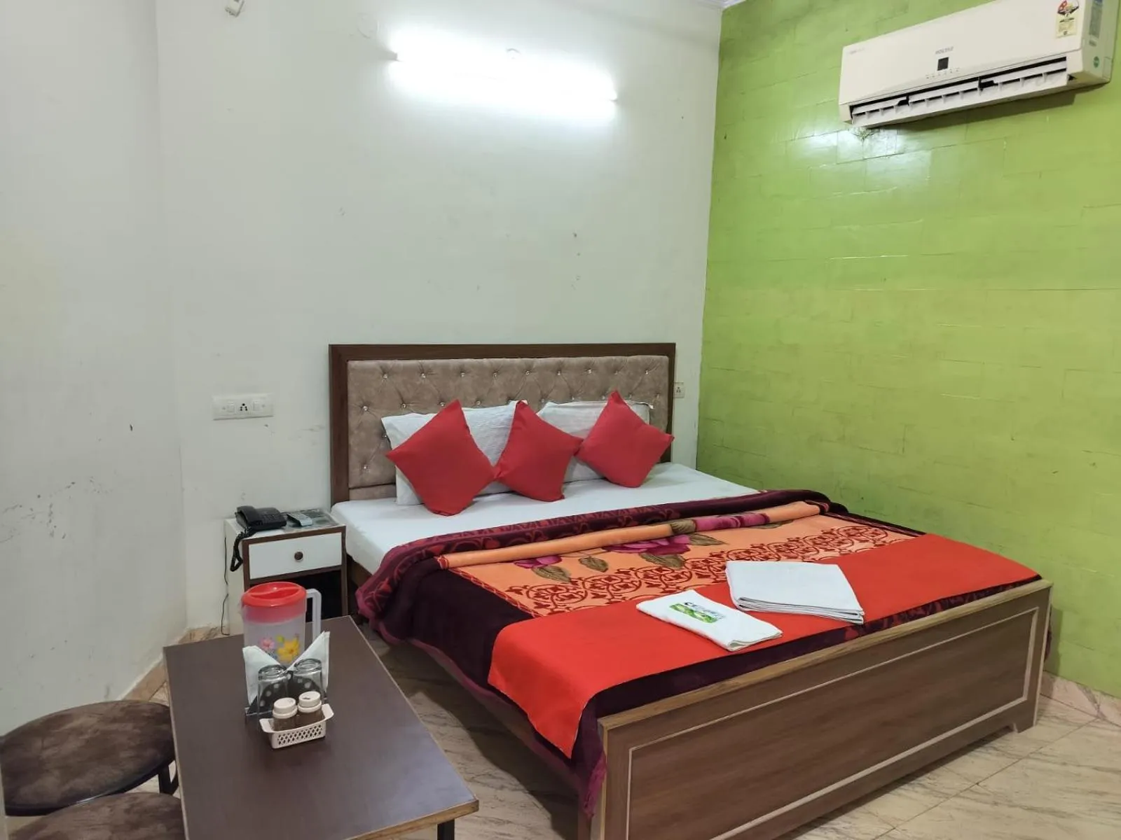 Bedroom in HOTEL HOLIDAY INN PARADISE