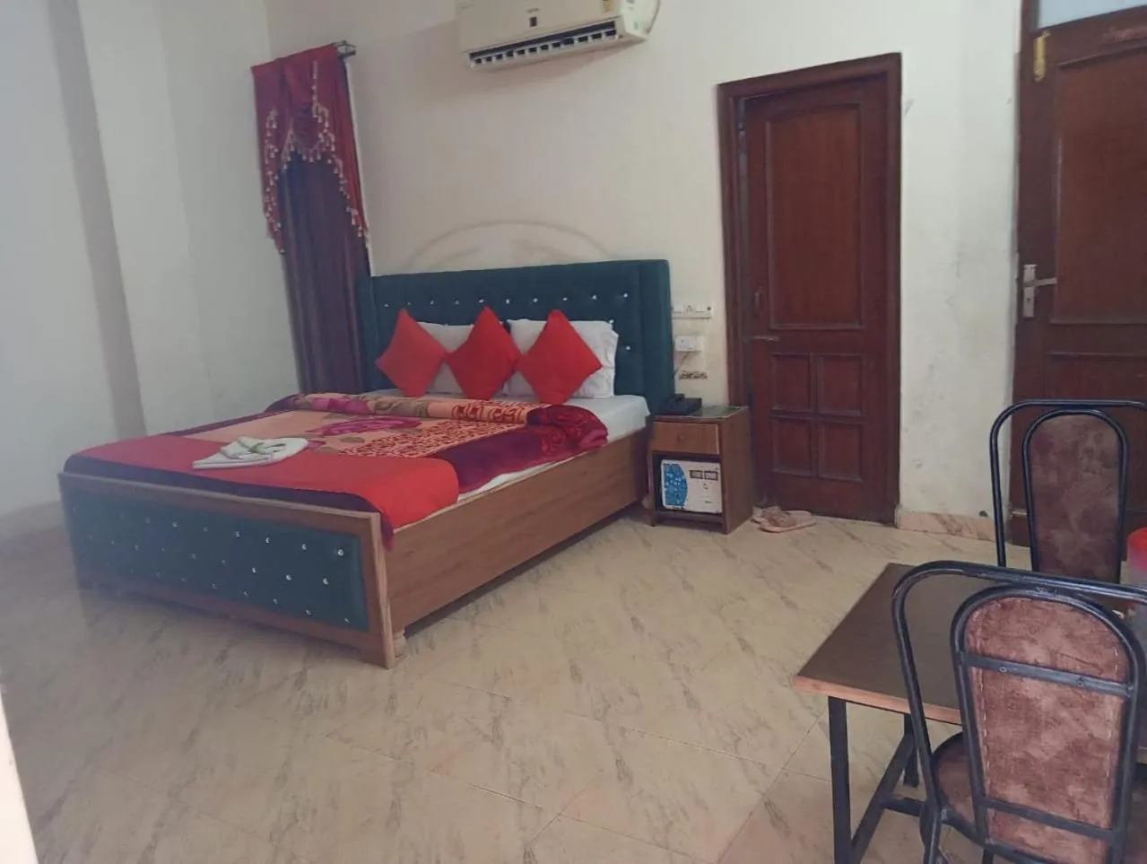 Bedroom in HOTEL HOLIDAY INN PARADISE