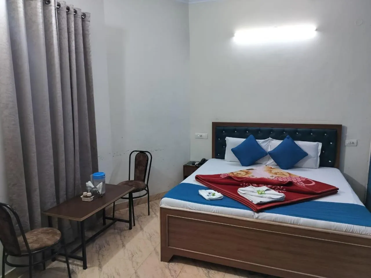 Bedroom in HOTEL HOLIDAY INN PARADISE