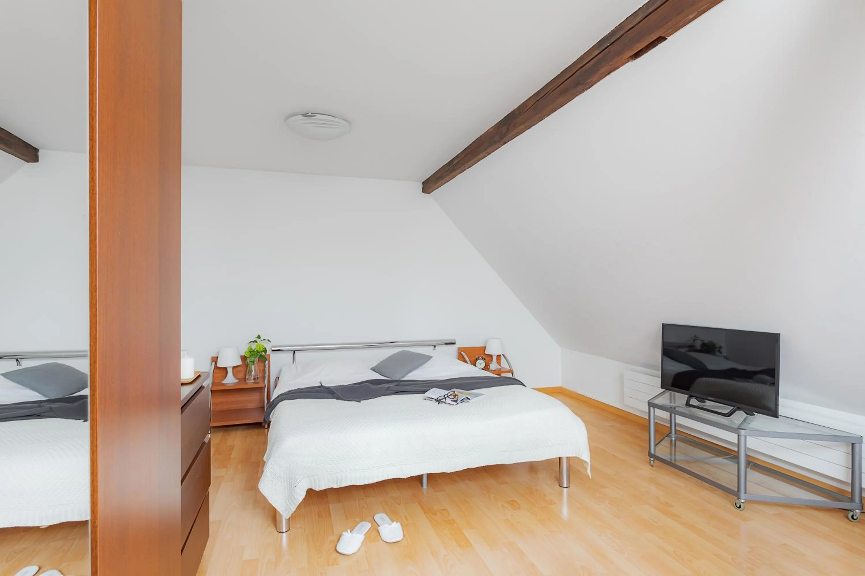 Bedroom, Bed in Swiss Star Aussersihl - Self Check-In