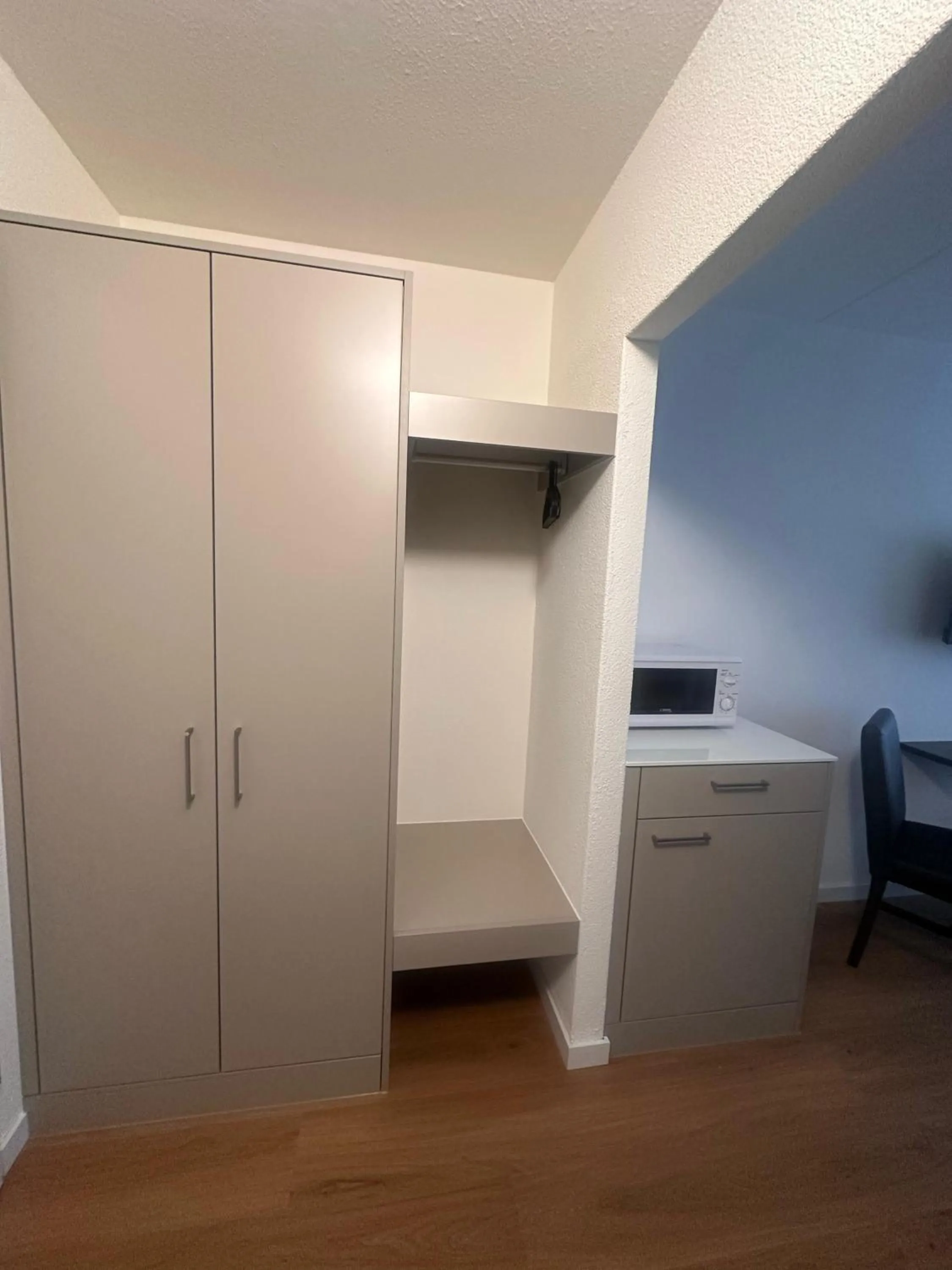 wardrobe, Bed in Swiss Star Zurich Airport - Self Check-In