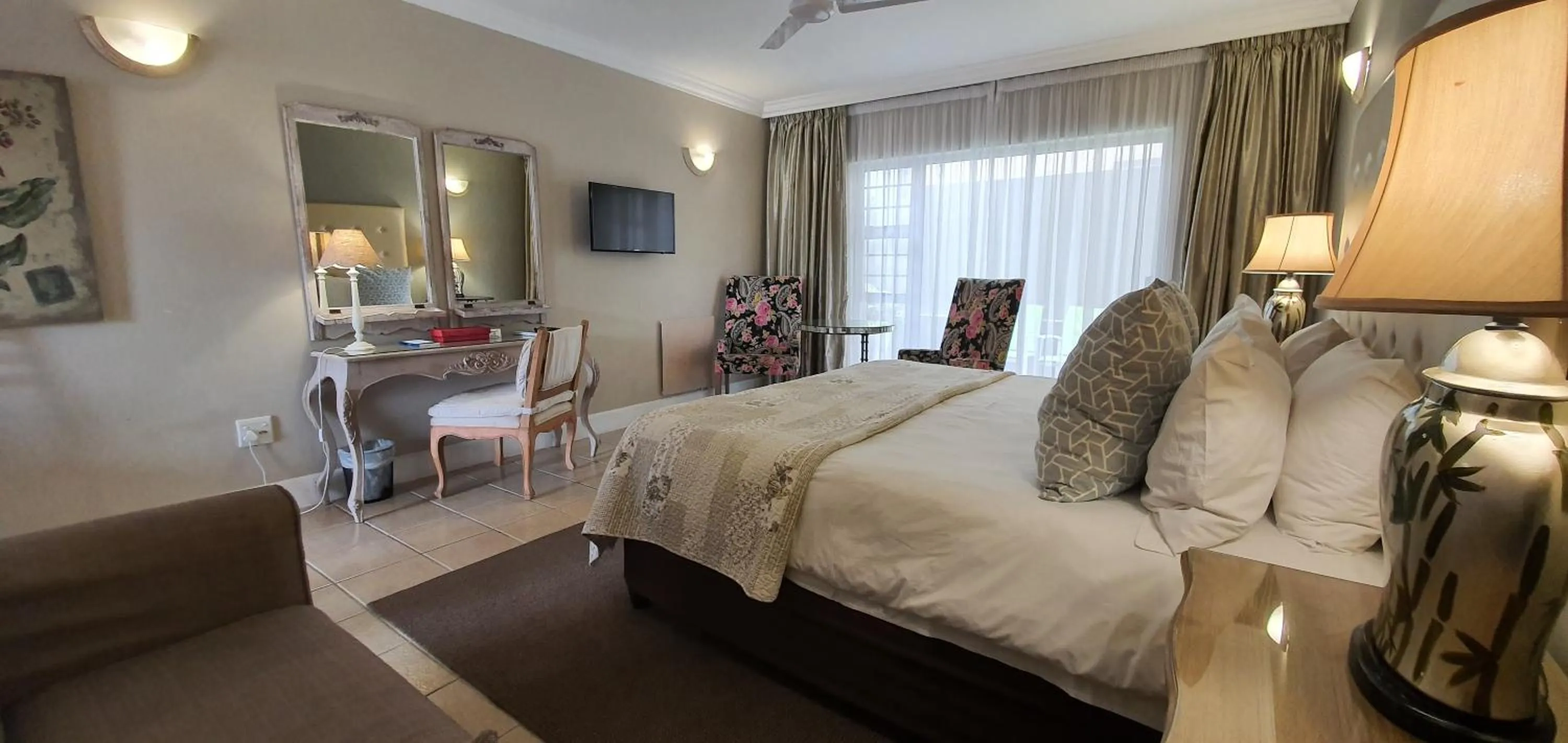 Photo of the whole room, Bed in The Mandyville Jeffreys Bay