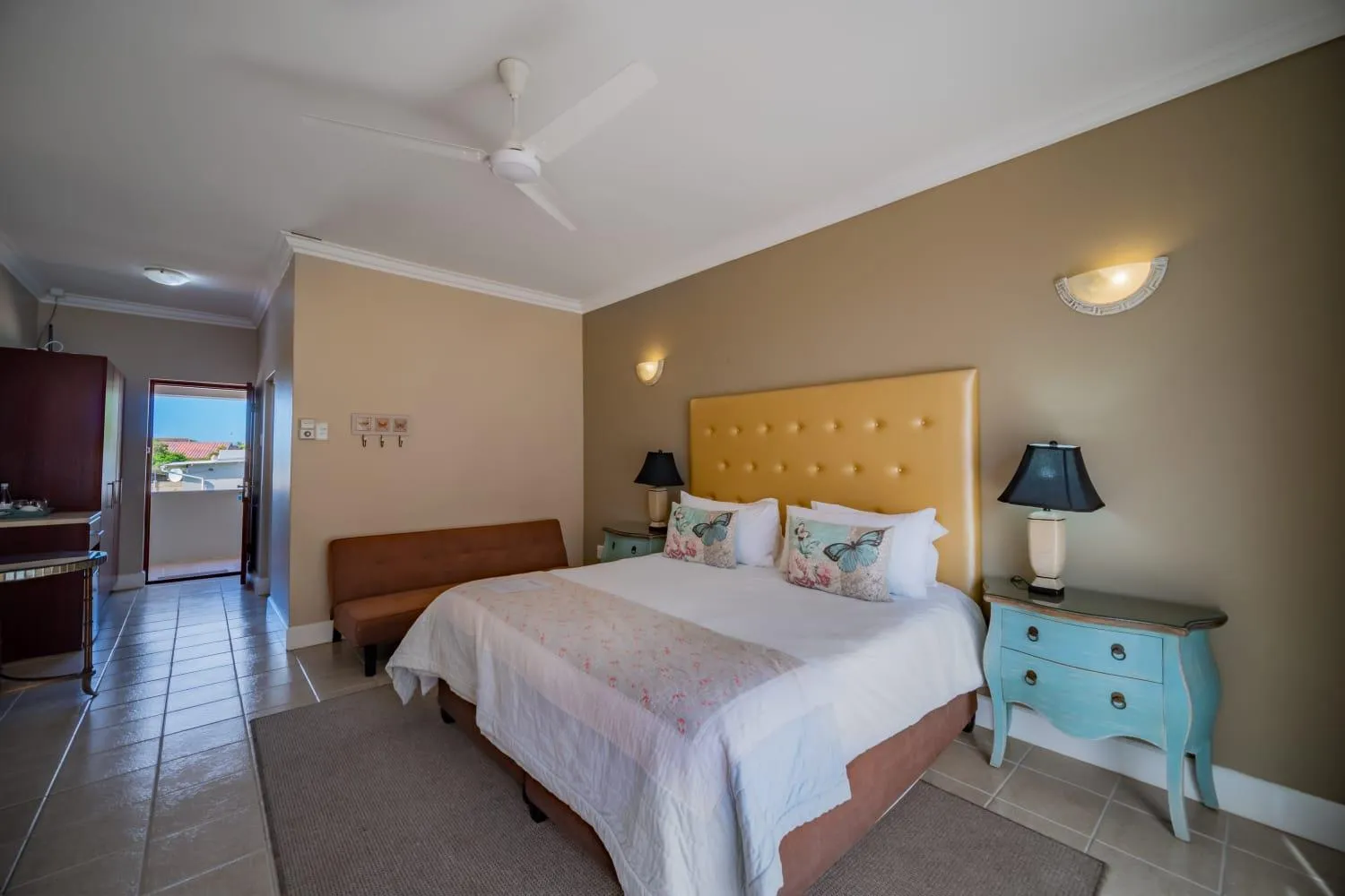 Seating area, Bed in The Mandyville Jeffreys Bay